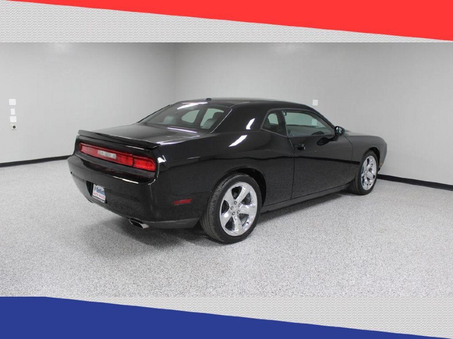 2013 Dodge Challenger R/T (2C3CDYBT4DH) with an 5.7L V8 OHV 16V engine, 4-Speed Automatic transmission, located at 5170 N La Cholla Blvd, Tucson, AZ, 85705, (520) 989-0282, 32.228245, -111.011742 - 2013 Dodge Challenger - Photo#2