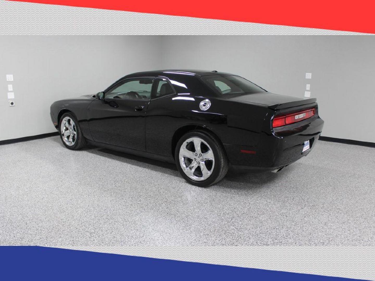 2013 Dodge Challenger R/T (2C3CDYBT4DH) with an 5.7L V8 OHV 16V engine, 4-Speed Automatic transmission, located at 5170 N La Cholla Blvd, Tucson, AZ, 85705, (520) 989-0282, 32.228245, -111.011742 - 2013 Dodge Challenger - Photo#4