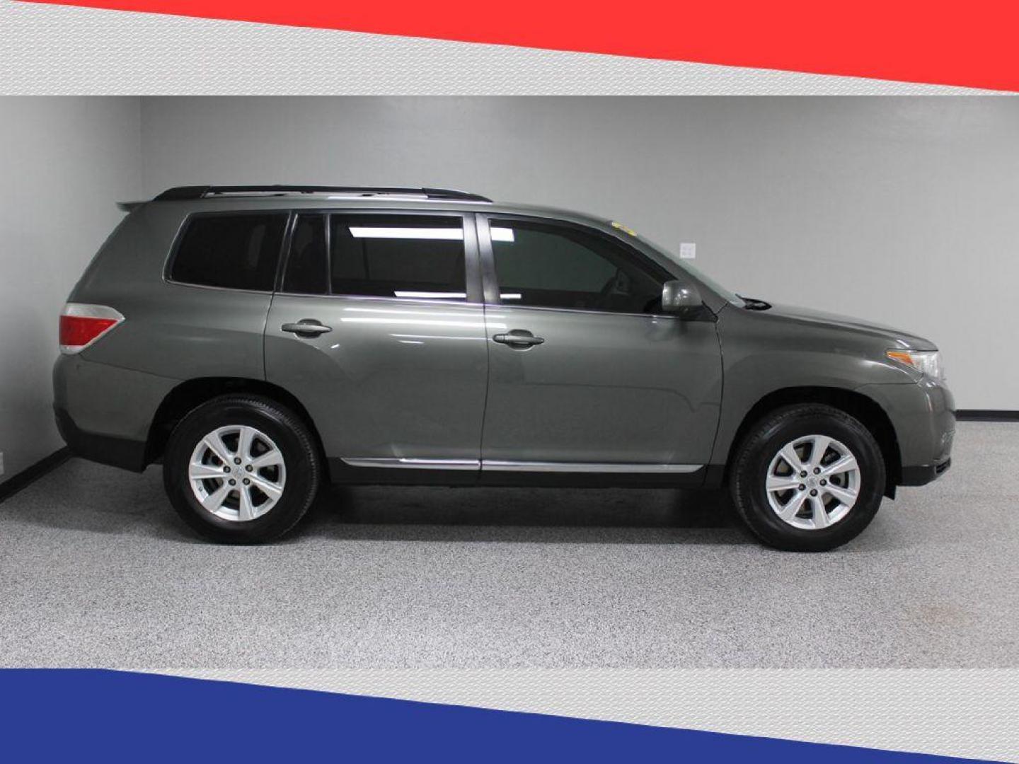 2011 Toyota Highlander Base 2WD V6 (5TDZK3EH1BS) with an 3.5L V6 DOHC 24V engine, 5-Speed Automatic transmission, located at 5170 N La Cholla Blvd, Tucson, AZ, 85705, (520) 989-0282, 32.228245, -111.011742 - 2011 Toyota Highlander - Photo#1