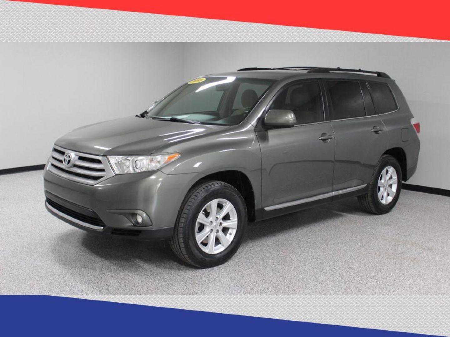 2011 Toyota Highlander Base 2WD V6 (5TDZK3EH1BS) with an 3.5L V6 DOHC 24V engine, 5-Speed Automatic transmission, located at 5170 N La Cholla Blvd, Tucson, AZ, 85705, (520) 989-0282, 32.228245, -111.011742 - 2011 Toyota Highlander - Photo#6