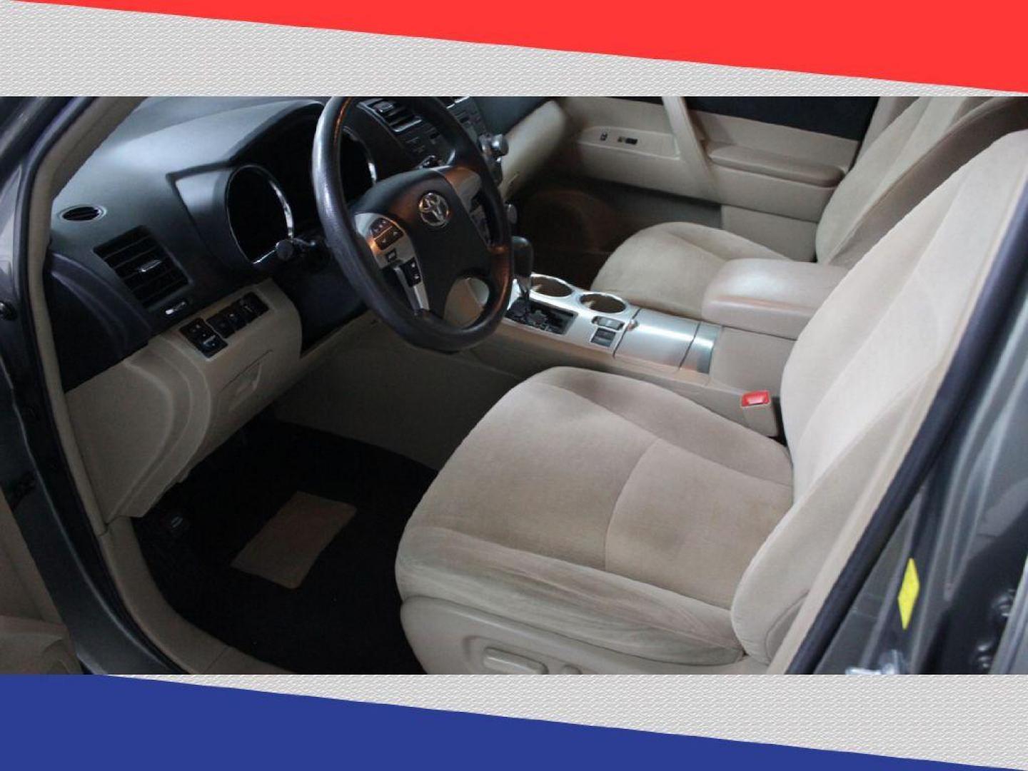 2011 Toyota Highlander Base 2WD V6 (5TDZK3EH1BS) with an 3.5L V6 DOHC 24V engine, 5-Speed Automatic transmission, located at 5170 N La Cholla Blvd, Tucson, AZ, 85705, (520) 989-0282, 32.228245, -111.011742 - 2011 Toyota Highlander - Photo#10