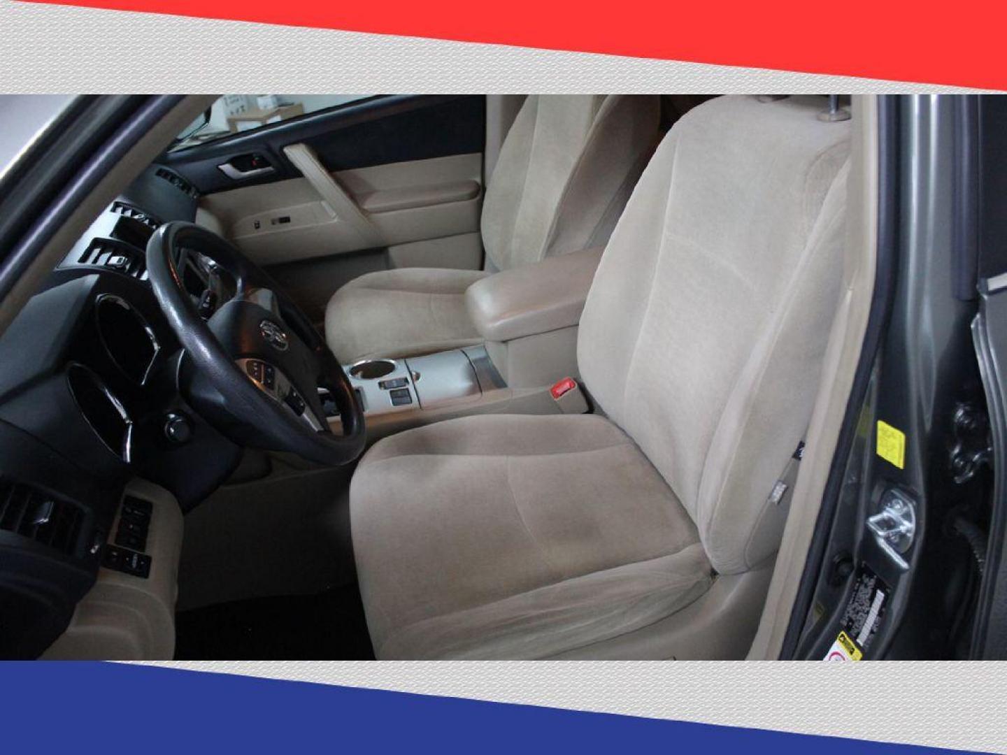 2011 Toyota Highlander Base 2WD V6 (5TDZK3EH1BS) with an 3.5L V6 DOHC 24V engine, 5-Speed Automatic transmission, located at 5170 N La Cholla Blvd, Tucson, AZ, 85705, (520) 989-0282, 32.228245, -111.011742 - 2011 Toyota Highlander - Photo#11