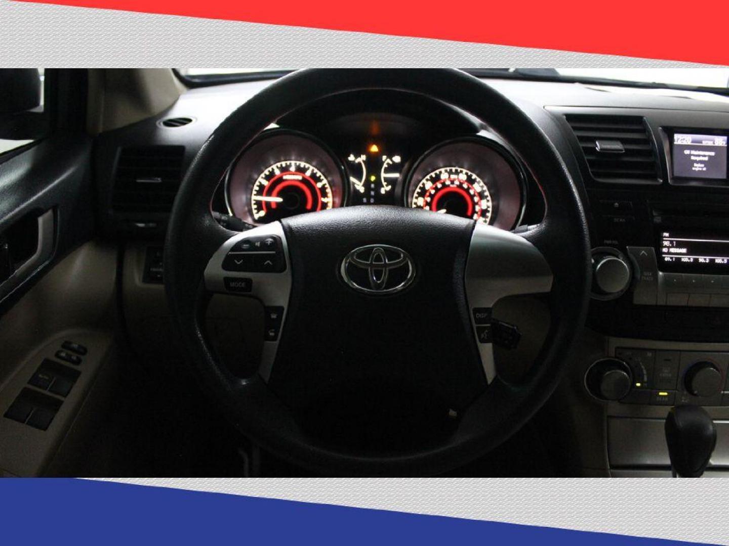 2011 Toyota Highlander Base 2WD V6 (5TDZK3EH1BS) with an 3.5L V6 DOHC 24V engine, 5-Speed Automatic transmission, located at 5170 N La Cholla Blvd, Tucson, AZ, 85705, (520) 989-0282, 32.228245, -111.011742 - 2011 Toyota Highlander - Photo#14