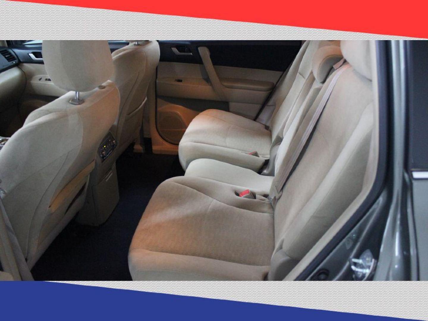 2011 Toyota Highlander Base 2WD V6 (5TDZK3EH1BS) with an 3.5L V6 DOHC 24V engine, 5-Speed Automatic transmission, located at 5170 N La Cholla Blvd, Tucson, AZ, 85705, (520) 989-0282, 32.228245, -111.011742 - 2011 Toyota Highlander - Photo#21
