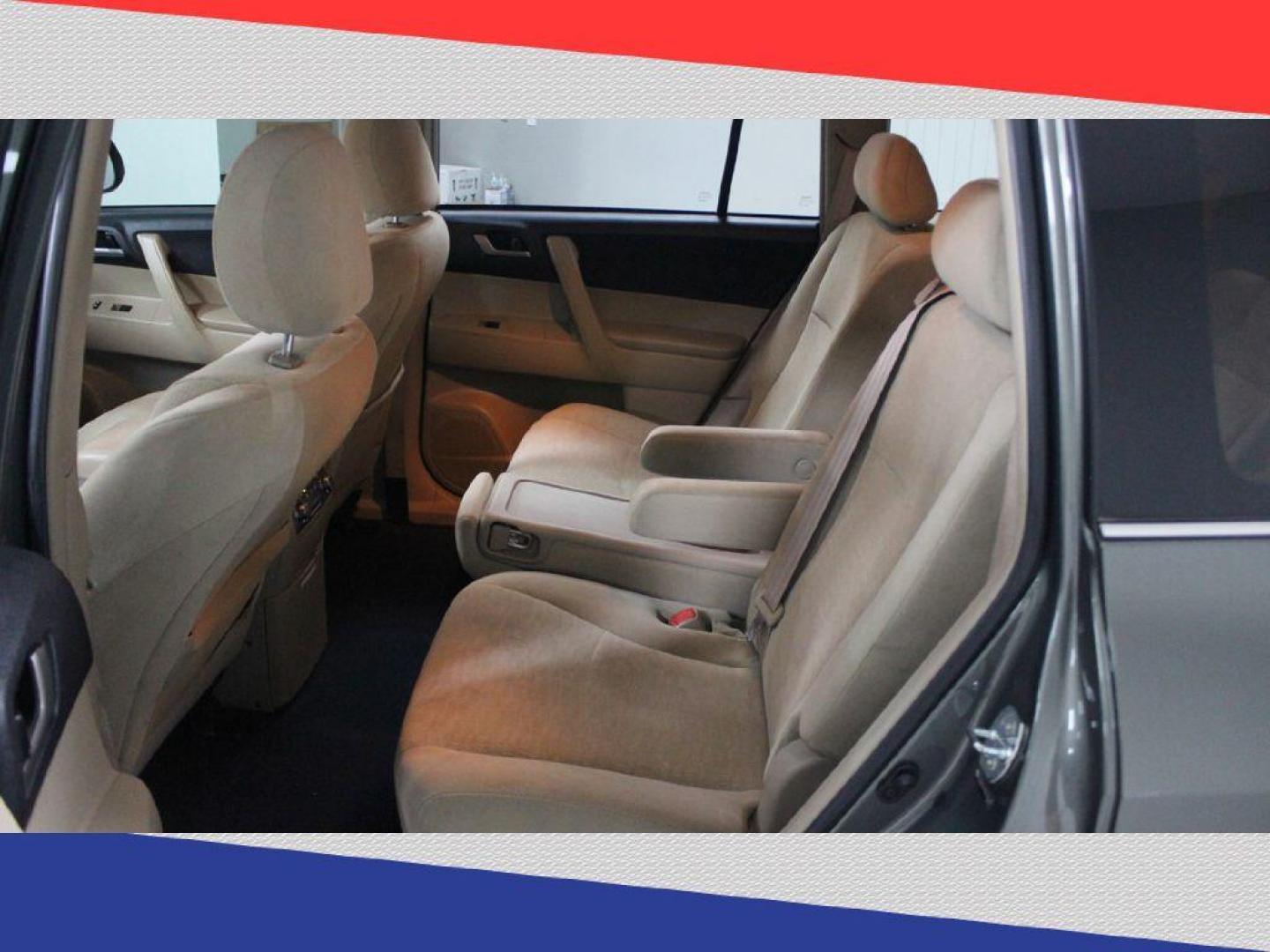2011 Toyota Highlander Base 2WD V6 (5TDZK3EH1BS) with an 3.5L V6 DOHC 24V engine, 5-Speed Automatic transmission, located at 5170 N La Cholla Blvd, Tucson, AZ, 85705, (520) 989-0282, 32.228245, -111.011742 - 2011 Toyota Highlander - Photo#22