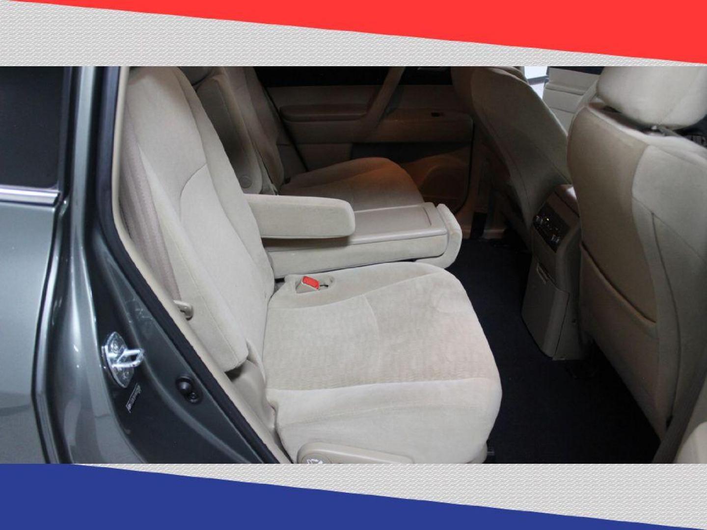 2011 Toyota Highlander Base 2WD V6 (5TDZK3EH1BS) with an 3.5L V6 DOHC 24V engine, 5-Speed Automatic transmission, located at 5170 N La Cholla Blvd, Tucson, AZ, 85705, (520) 989-0282, 32.228245, -111.011742 - 2011 Toyota Highlander - Photo#29