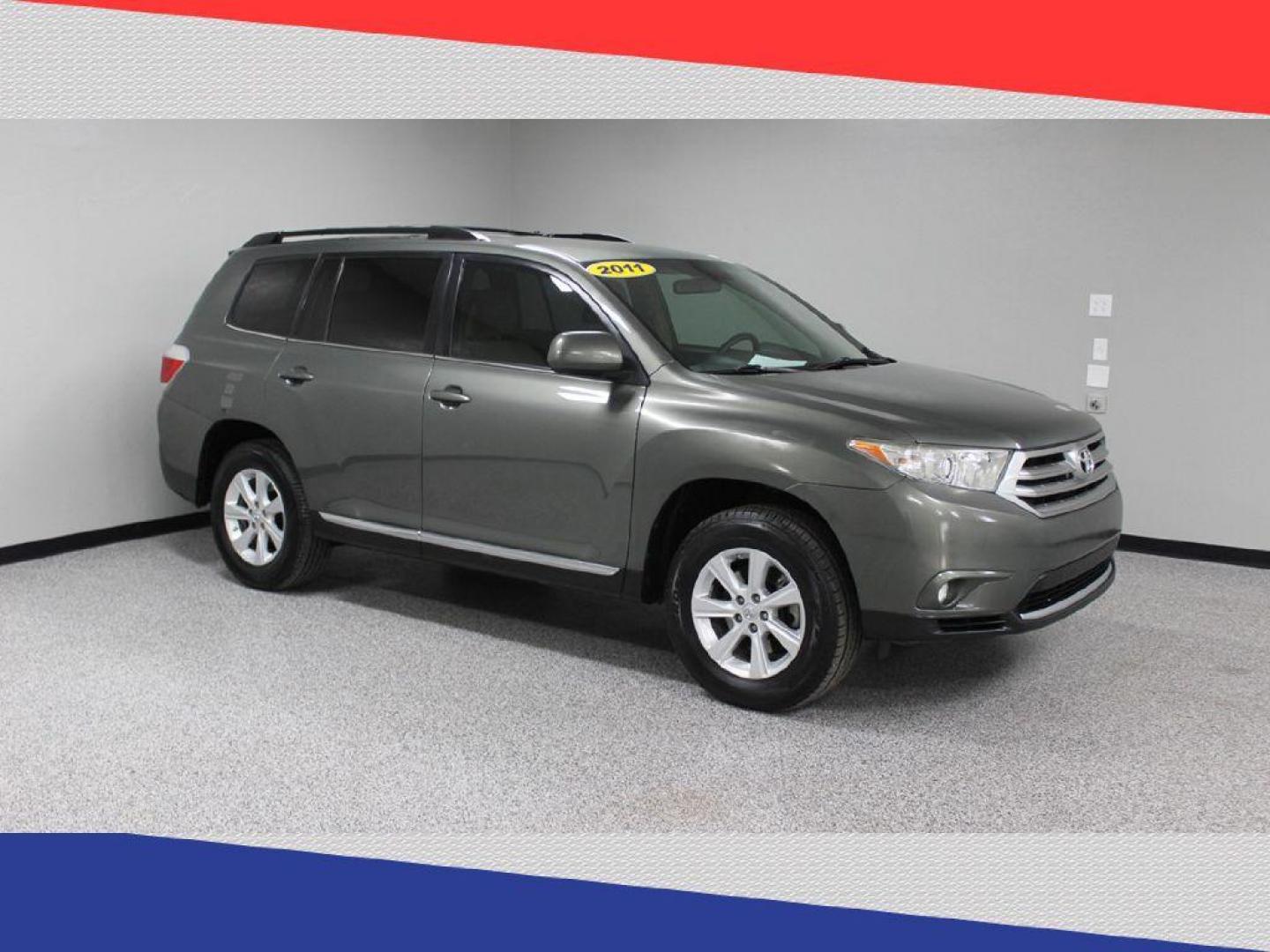 2011 Toyota Highlander Base 2WD V6 (5TDZK3EH1BS) with an 3.5L V6 DOHC 24V engine, 5-Speed Automatic transmission, located at 5170 N La Cholla Blvd, Tucson, AZ, 85705, (520) 989-0282, 32.228245, -111.011742 - 2011 Toyota Highlander - Photo#0