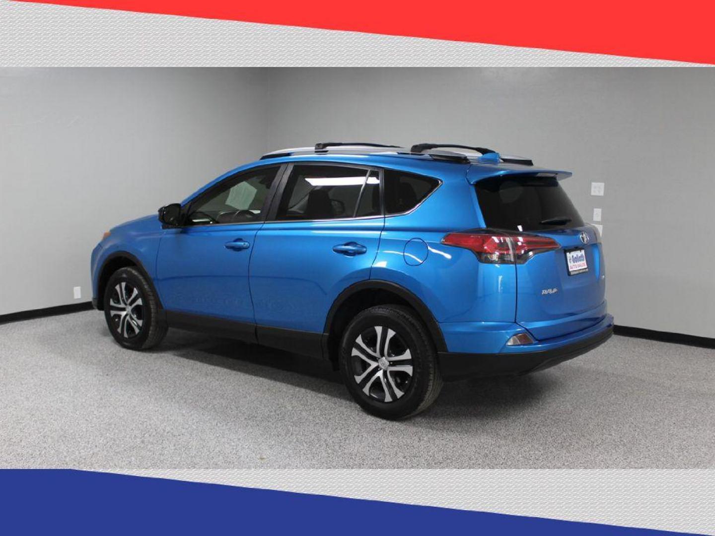 2017 Toyota RAV4 LE FWD (JTMZFREV3HJ) with an 2.5L L4 DOHC 16V engine, 6A transmission, located at 5170 N La Cholla Blvd, Tucson, AZ, 85705, (520) 989-0282, 32.228245, -111.011742 - 2017 Toyota RAV4 - Photo#4
