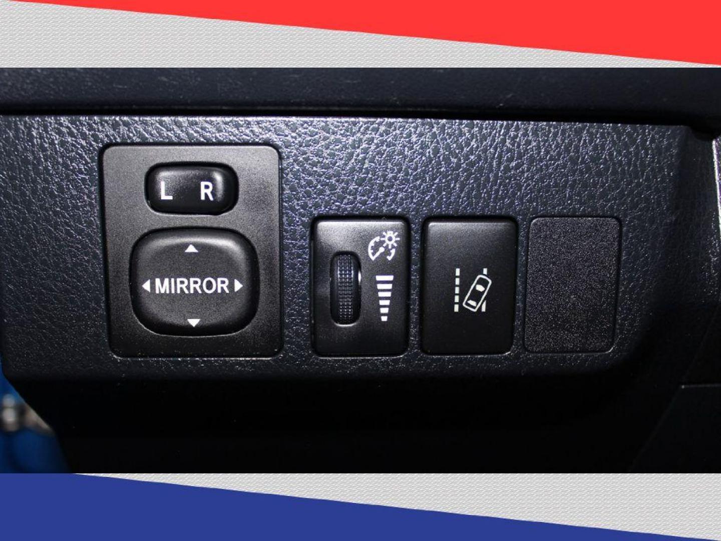 2017 Toyota RAV4 LE FWD (JTMZFREV3HJ) with an 2.5L L4 DOHC 16V engine, 6A transmission, located at 5170 N La Cholla Blvd, Tucson, AZ, 85705, (520) 989-0282, 32.228245, -111.011742 - 2017 Toyota RAV4 - Photo#12
