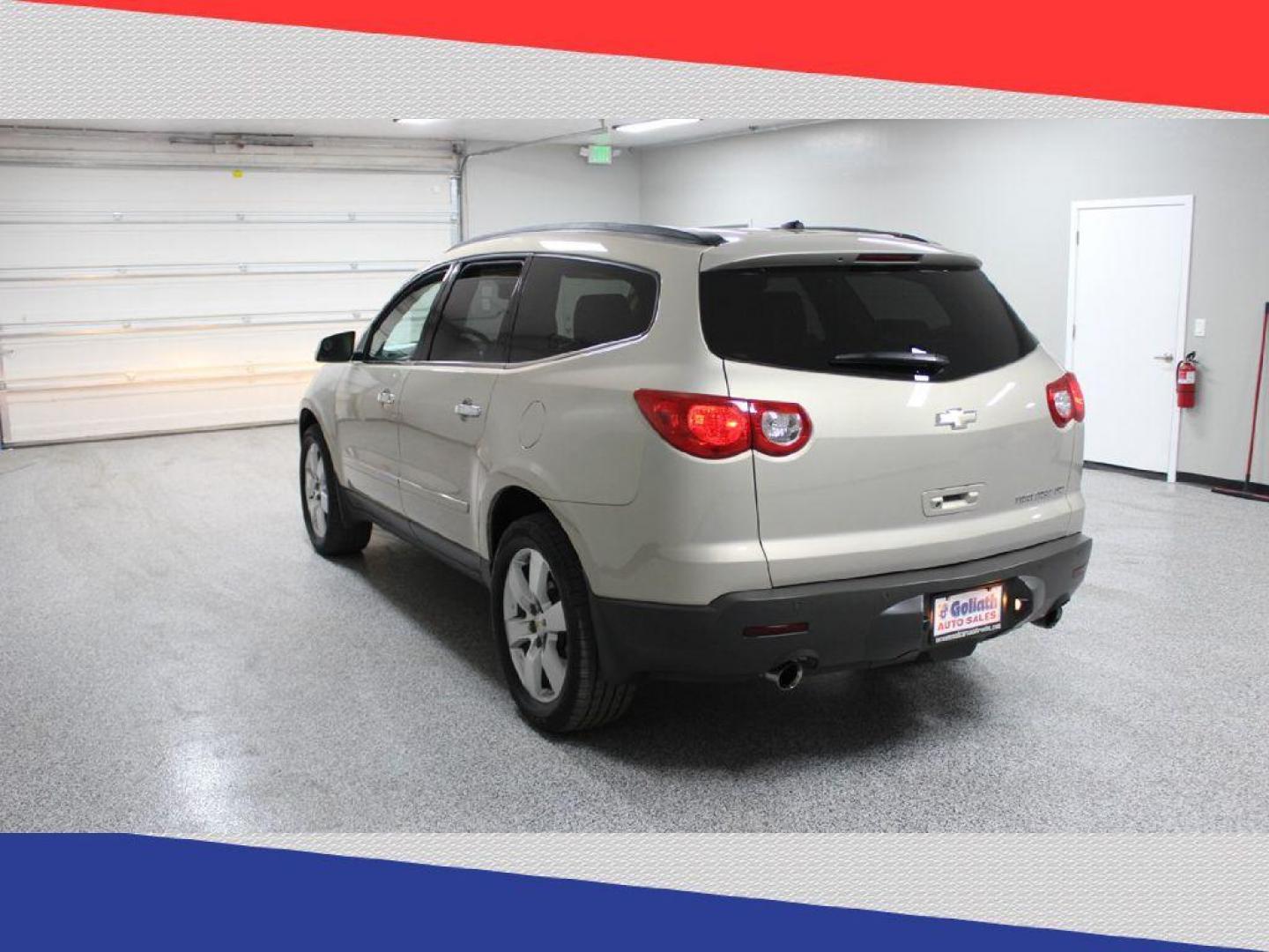 2012 Chevrolet Traverse LTZ FWD (1GNKRLED9CJ) with an 3.6L V6 DOHC 24V engine, 6-Speed Automatic transmission, located at 5170 N La Cholla Blvd, Tucson, AZ, 85705, (520) 989-0282, 32.228245, -111.011742 - 2012 Chevrolet Traverse - Photo#4