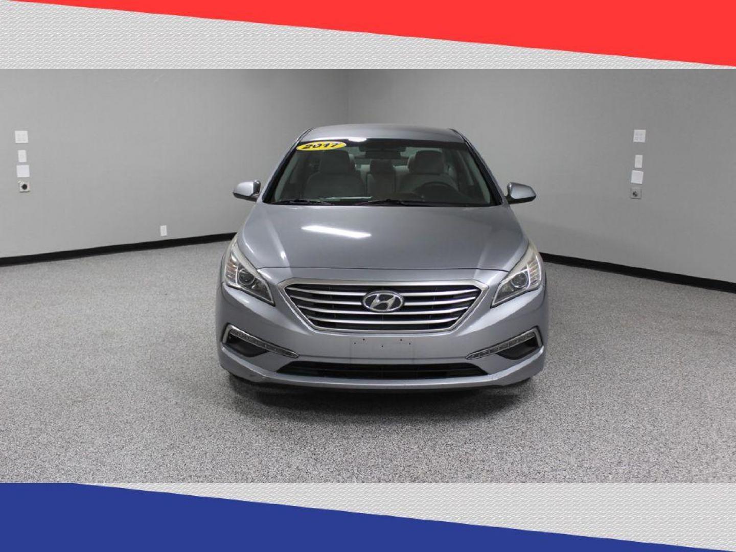 2015 Hyundai Sonata ECO (5NPE24AF5FH) with an 1.6L L4 DOHC 16V engine, 7-Speed Automatic transmission, located at 5170 N La Cholla Blvd, Tucson, AZ, 85705, (520) 989-0282, 32.228245, -111.011742 - 2015 Hyundai Sonata - Photo#7