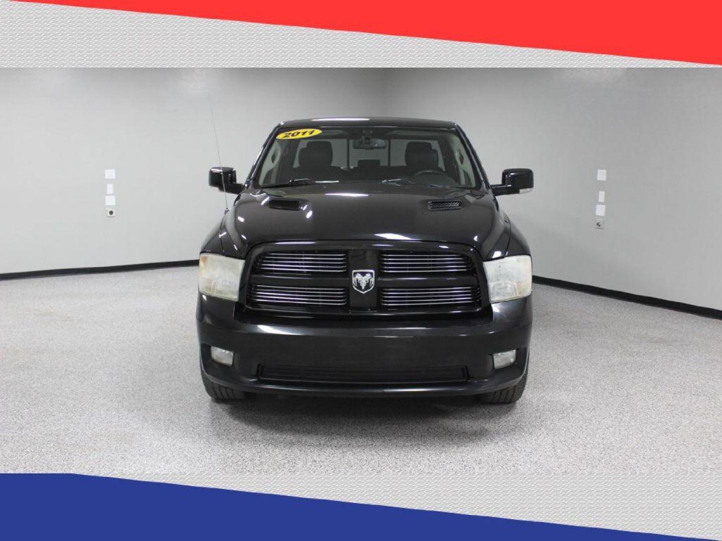 2011 Dodge Ram 1500 Sport Quad Cab 4WD (1D7RV1GT5BS) with an 5.7L V8 OHV 16V engine, 5-Speed Automatic transmission, located at 5170 N La Cholla Blvd, Tucson, AZ, 85705, (520) 989-0282, 32.228245, -111.011742 - 2011 Dodge Ram 1500 - Photo#7