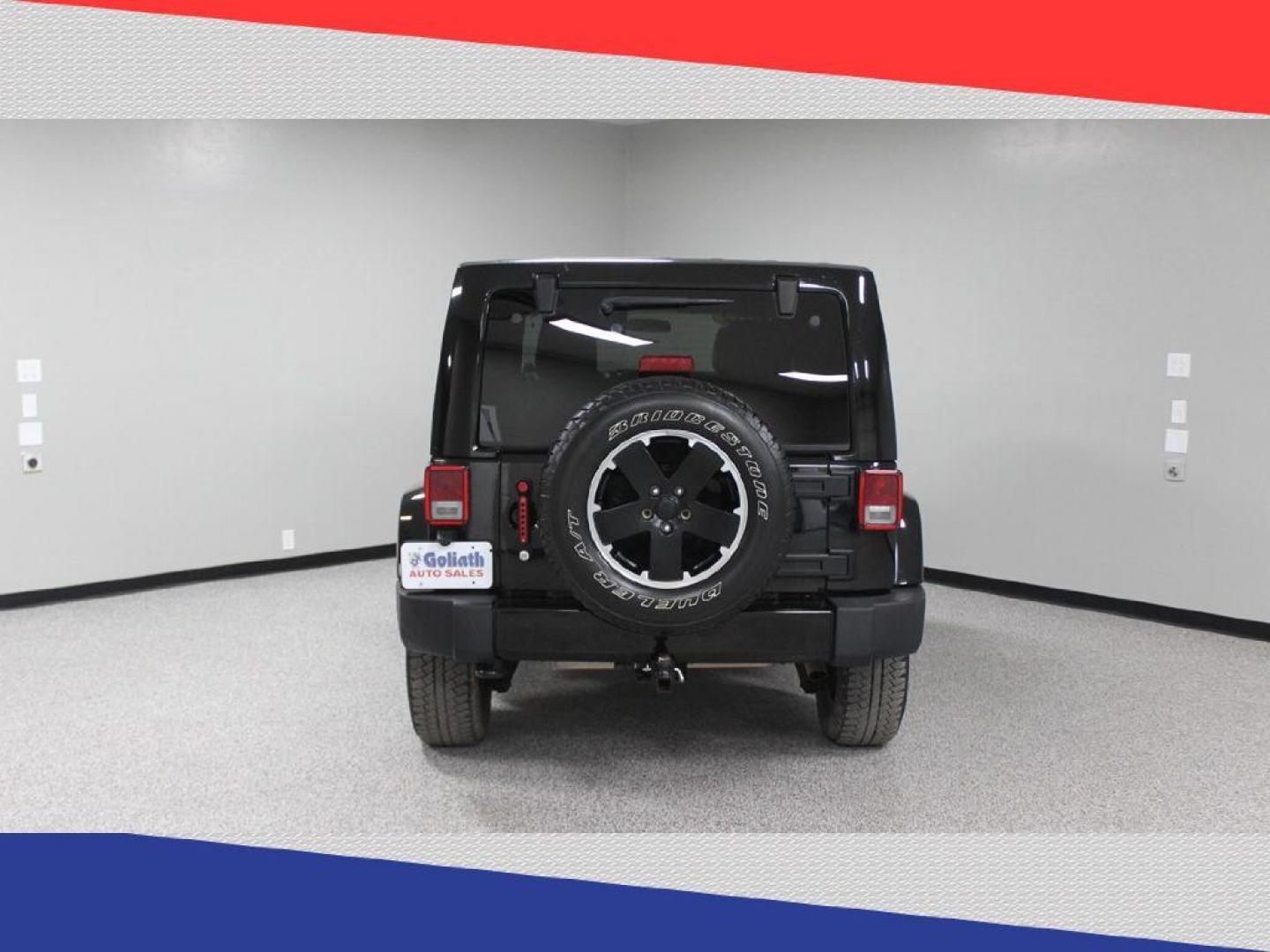 2012 Jeep Wrangler Unlimited Sahara 4WD (1C4BJWEG9CL) with an 3.6L V6 DOHC 24V FFV engine, Automatic transmission, located at 5170 N La Cholla Blvd, Tucson, AZ, 85705, (520) 989-0282, 32.228245, -111.011742 - 2012 Jeep Wrangler - Photo#3