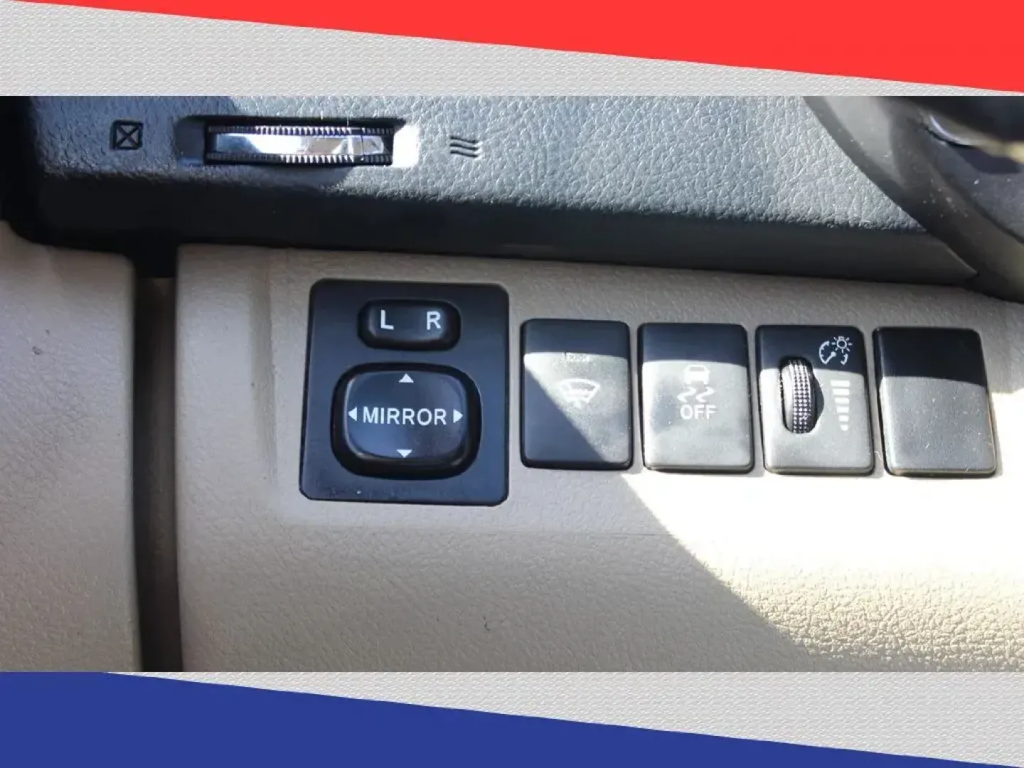2013 Toyota Highlander Base 2WD V6 (5TDZK3EH9DS) with an 3.5L V6 DOHC 24V engine, 5-Speed Automatic transmission, located at 5170 N La Cholla Blvd, Tucson, AZ, 85705, (520) 989-0282, 32.228245, -111.011742 - 2013 Toyota Highlander - Photo#15