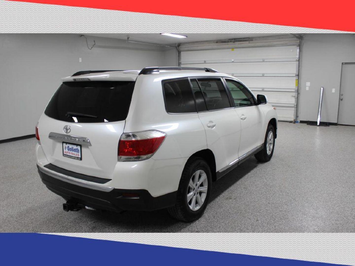 2013 Toyota Highlander Base 2WD V6 (5TDZK3EH9DS) with an 3.5L V6 DOHC 24V engine, 5-Speed Automatic transmission, located at 5170 N La Cholla Blvd, Tucson, AZ, 85705, (520) 989-0282, 32.228245, -111.011742 - 2013 Toyota Highlander - Photo#2