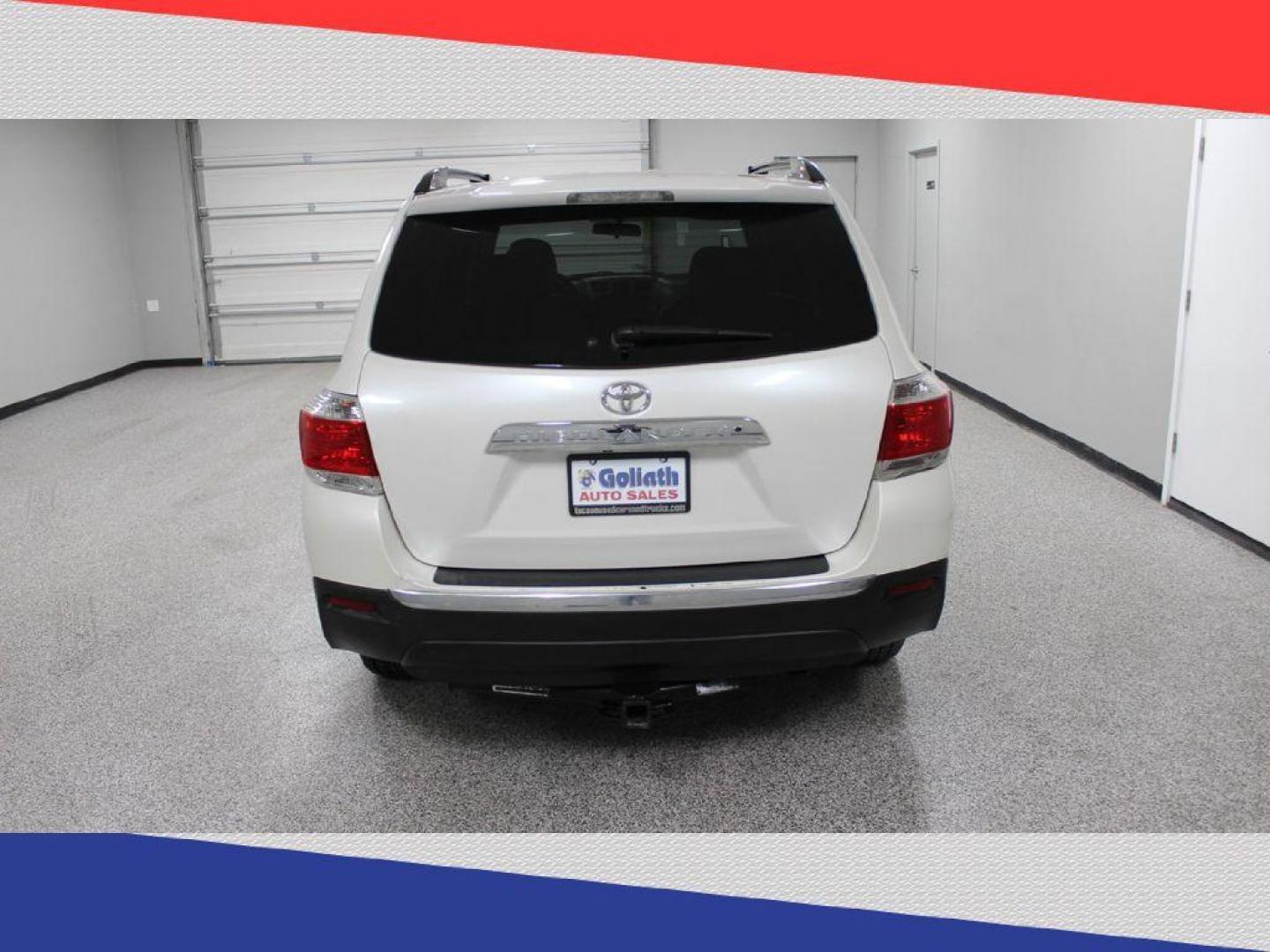 2013 Toyota Highlander Base 2WD V6 (5TDZK3EH9DS) with an 3.5L V6 DOHC 24V engine, 5-Speed Automatic transmission, located at 5170 N La Cholla Blvd, Tucson, AZ, 85705, (520) 989-0282, 32.228245, -111.011742 - 2013 Toyota Highlander - Photo#3