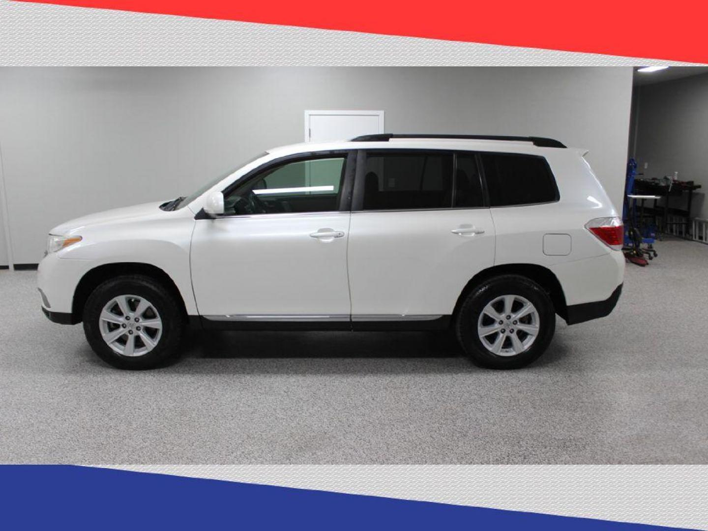2013 Toyota Highlander Base 2WD V6 (5TDZK3EH9DS) with an 3.5L V6 DOHC 24V engine, 5-Speed Automatic transmission, located at 5170 N La Cholla Blvd, Tucson, AZ, 85705, (520) 989-0282, 32.228245, -111.011742 - 2013 Toyota Highlander - Photo#5