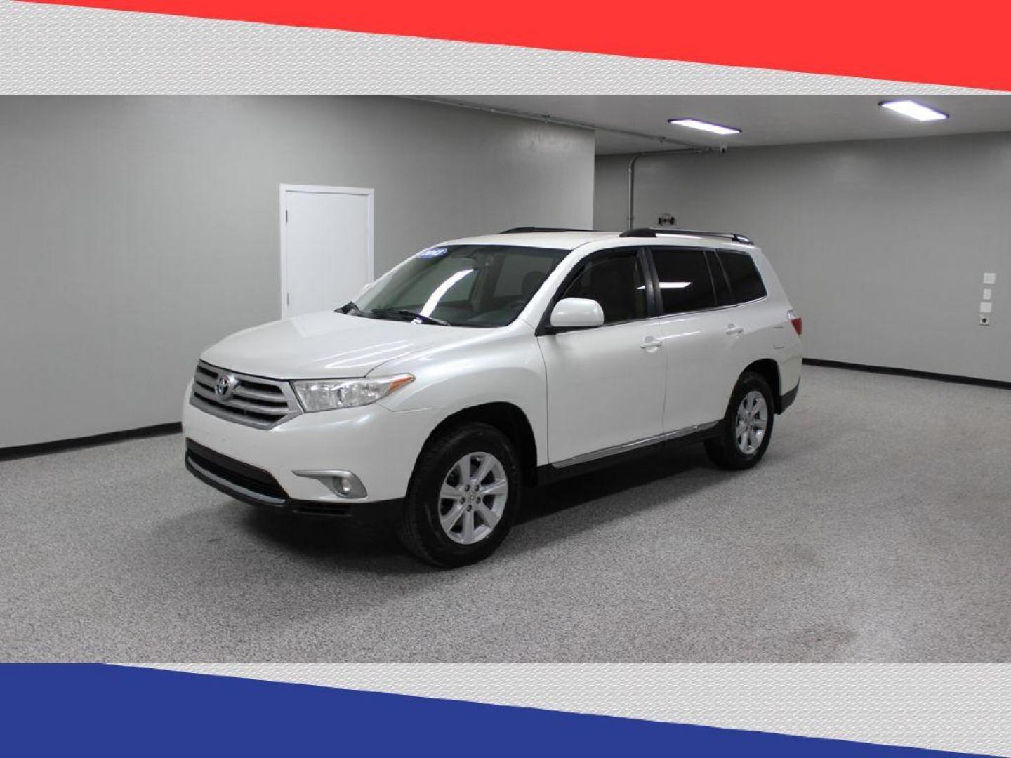 2013 Toyota Highlander Base 2WD V6 (5TDZK3EH9DS) with an 3.5L V6 DOHC 24V engine, 5-Speed Automatic transmission, located at 5170 N La Cholla Blvd, Tucson, AZ, 85705, (520) 989-0282, 32.228245, -111.011742 - 2013 Toyota Highlander - Photo#6