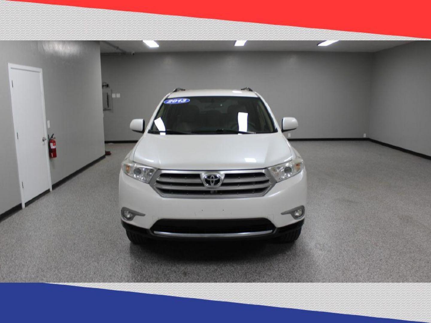 2013 Toyota Highlander Base 2WD V6 (5TDZK3EH9DS) with an 3.5L V6 DOHC 24V engine, 5-Speed Automatic transmission, located at 5170 N La Cholla Blvd, Tucson, AZ, 85705, (520) 989-0282, 32.228245, -111.011742 - 2013 Toyota Highlander - Photo#7