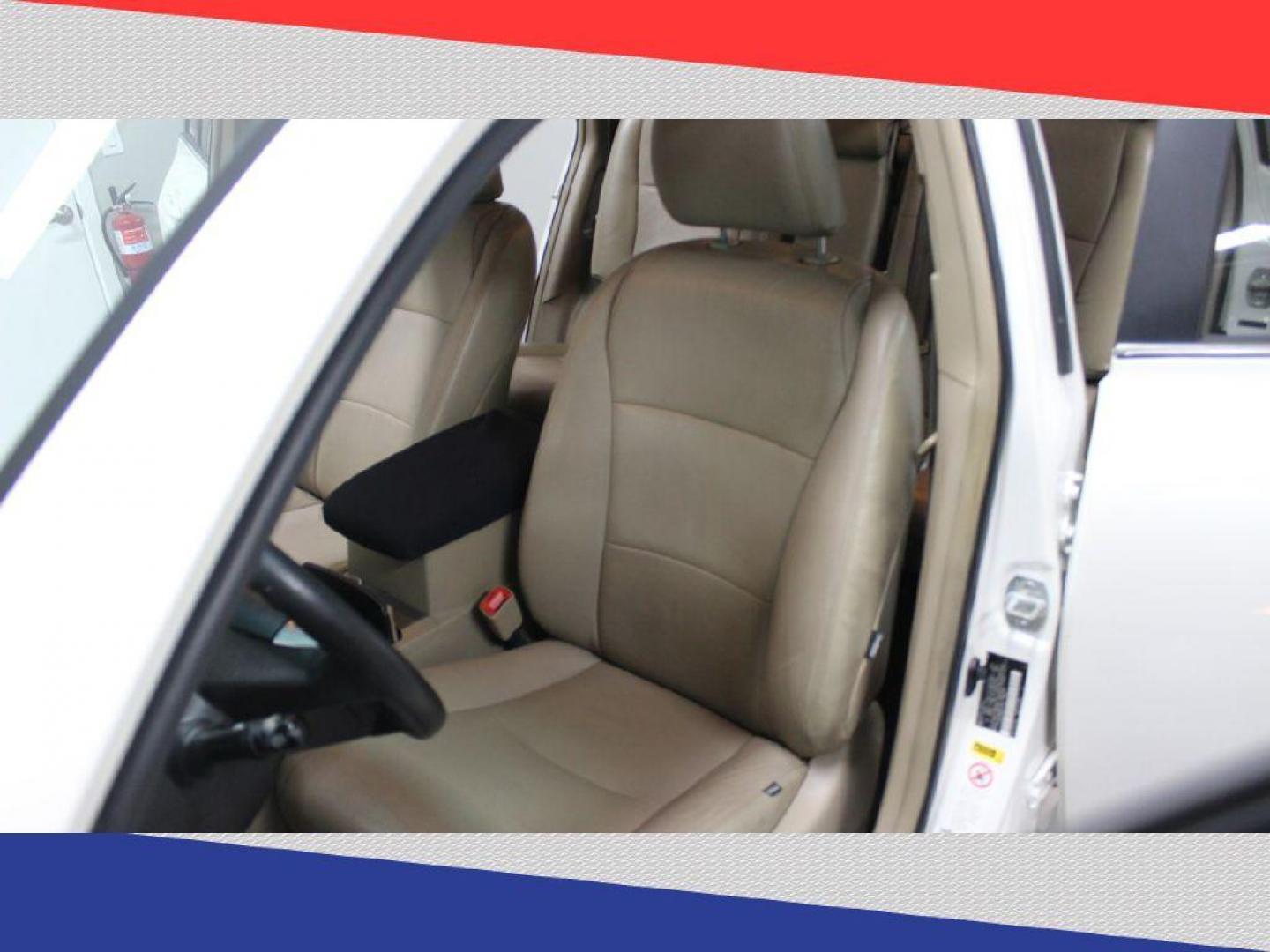 2013 Toyota Highlander Base 2WD V6 (5TDZK3EH9DS) with an 3.5L V6 DOHC 24V engine, 5-Speed Automatic transmission, located at 5170 N La Cholla Blvd, Tucson, AZ, 85705, (520) 989-0282, 32.228245, -111.011742 - 2013 Toyota Highlander - Photo#11