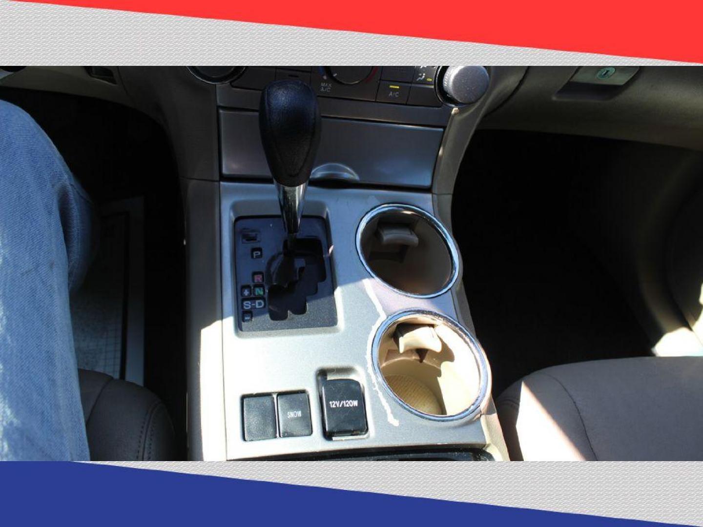 2013 Toyota Highlander Base 2WD V6 (5TDZK3EH9DS) with an 3.5L V6 DOHC 24V engine, 5-Speed Automatic transmission, located at 5170 N La Cholla Blvd, Tucson, AZ, 85705, (520) 989-0282, 32.228245, -111.011742 - 2013 Toyota Highlander - Photo#20
