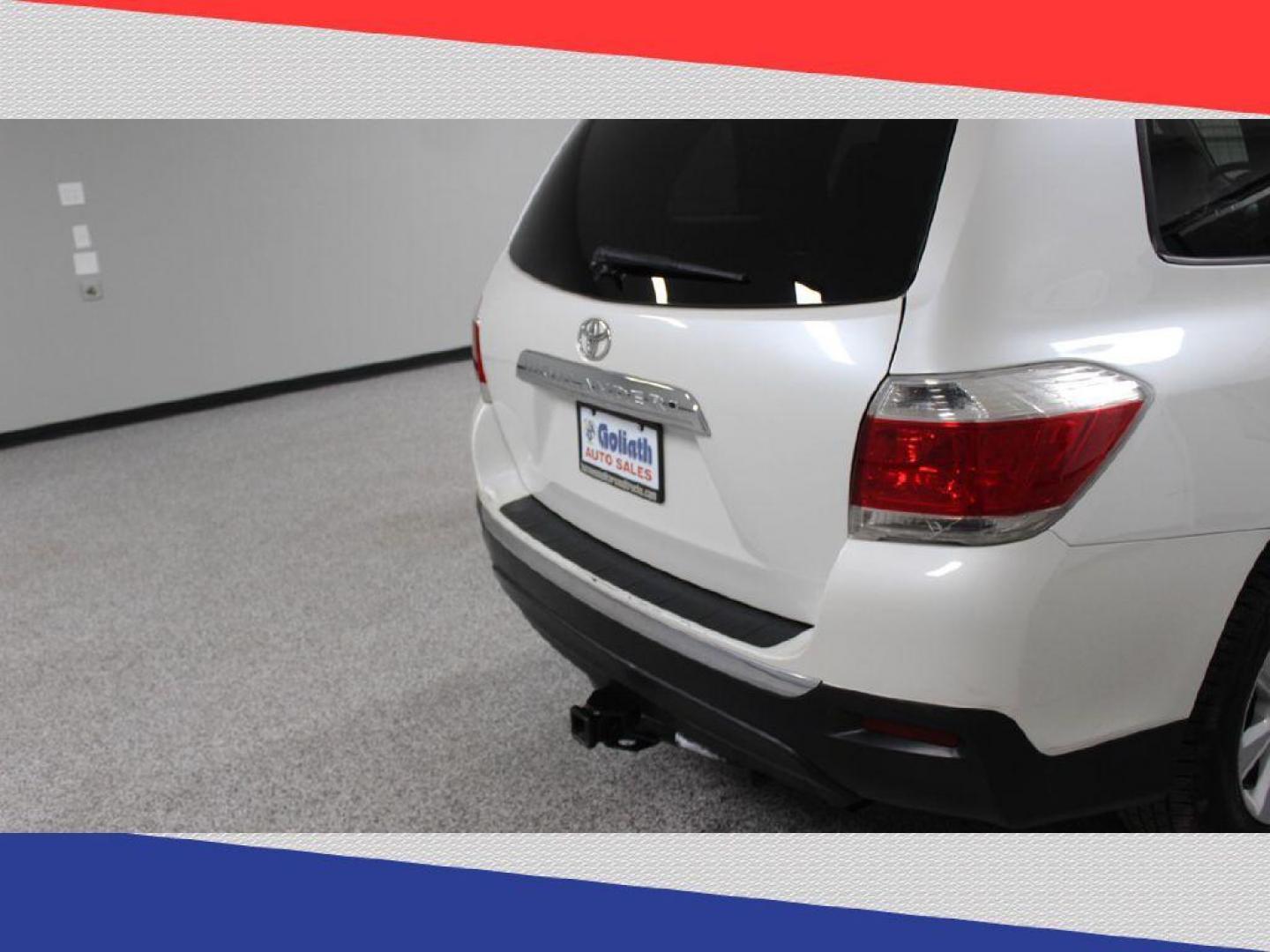 2013 Toyota Highlander Base 2WD V6 (5TDZK3EH9DS) with an 3.5L V6 DOHC 24V engine, 5-Speed Automatic transmission, located at 5170 N La Cholla Blvd, Tucson, AZ, 85705, (520) 989-0282, 32.228245, -111.011742 - 2013 Toyota Highlander - Photo#28
