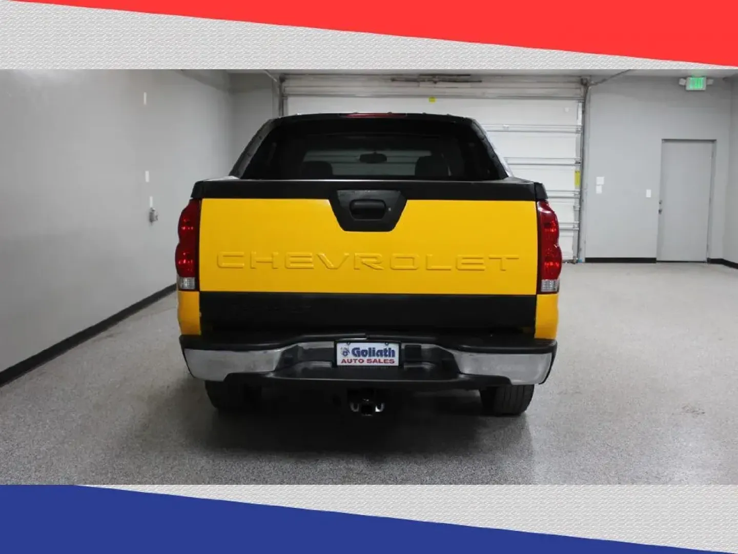 2003 Chevrolet Avalanche 1500 2WD (3GNEC13TX3G) with an 5.3L V8 OHV 16V engine, 4-Speed Automatic Overdrive transmission, located at 5170 N La Cholla Blvd, Tucson, AZ, 85705, (520) 989-0282, 32.228245, -111.011742 - 2003 Chevrolet Avalanche - Photo#3