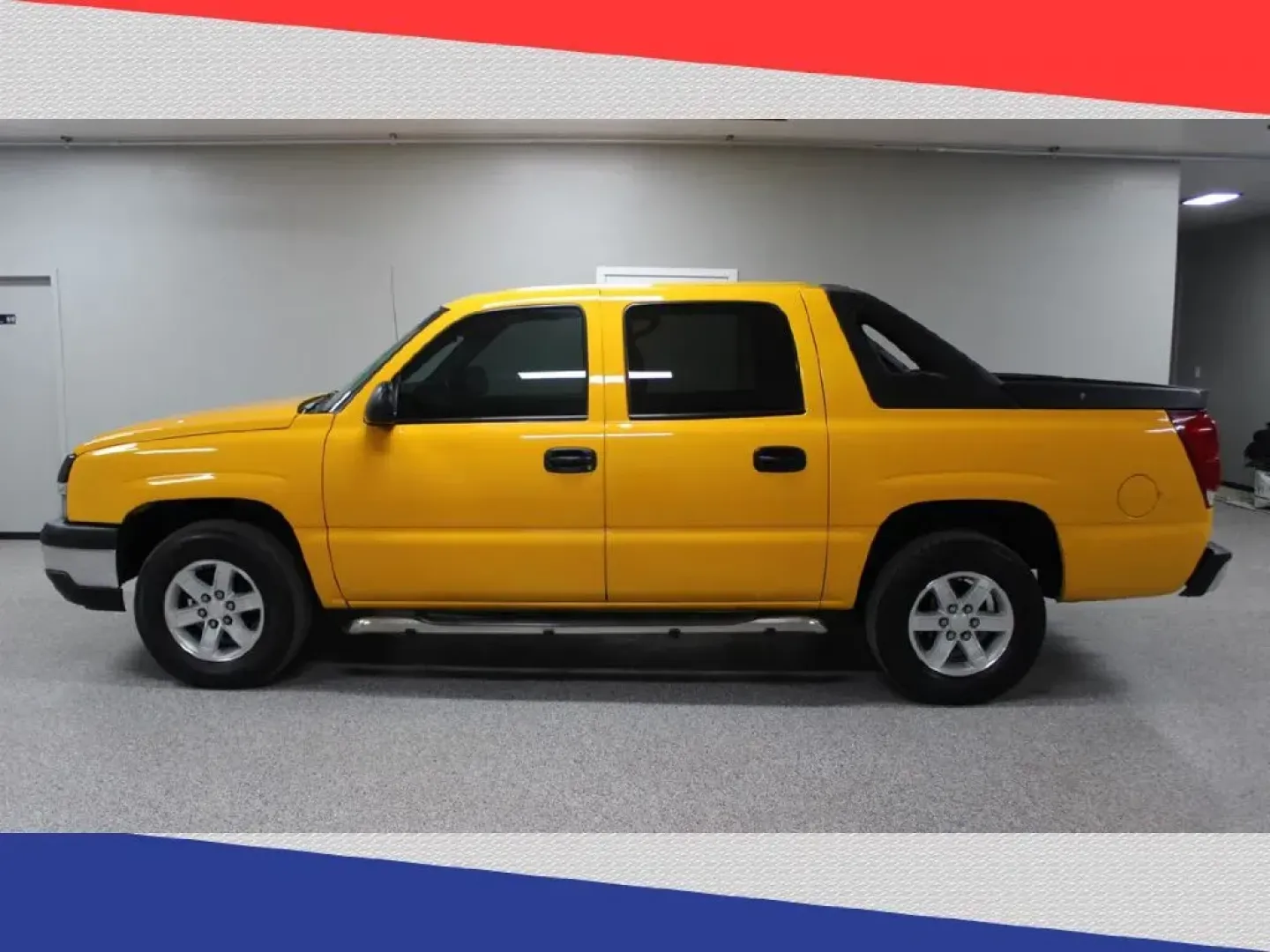 2003 Chevrolet Avalanche 1500 2WD (3GNEC13TX3G) with an 5.3L V8 OHV 16V engine, 4-Speed Automatic Overdrive transmission, located at 5170 N La Cholla Blvd, Tucson, AZ, 85705, (520) 989-0282, 32.228245, -111.011742 - 2003 Chevrolet Avalanche - Photo#5