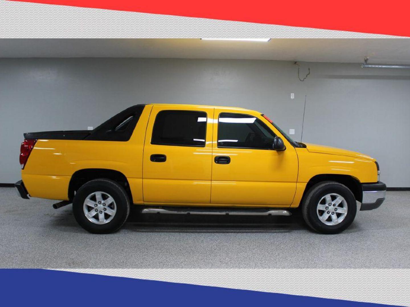 2003 Chevrolet Avalanche 1500 2WD (3GNEC13TX3G) with an 5.3L V8 OHV 16V engine, 4-Speed Automatic Overdrive transmission, located at 5170 N La Cholla Blvd, Tucson, AZ, 85705, (520) 989-0282, 32.228245, -111.011742 - 2003 Chevrolet Avalanche - Photo#1