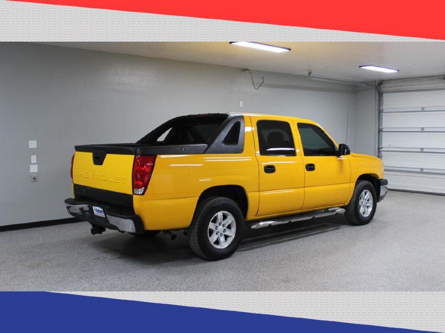 2003 Chevrolet Avalanche 1500 2WD (3GNEC13TX3G) with an 5.3L V8 OHV 16V engine, 4-Speed Automatic Overdrive transmission, located at 5170 N La Cholla Blvd, Tucson, AZ, 85705, (520) 989-0282, 32.228245, -111.011742 - 2003 Chevrolet Avalanche - Photo#2