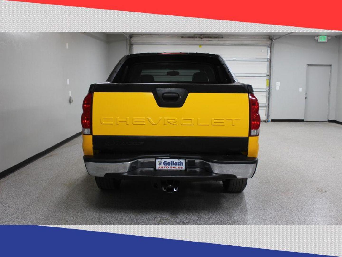 2003 Chevrolet Avalanche 1500 2WD (3GNEC13TX3G) with an 5.3L V8 OHV 16V engine, 4-Speed Automatic Overdrive transmission, located at 5170 N La Cholla Blvd, Tucson, AZ, 85705, (520) 989-0282, 32.228245, -111.011742 - 2003 Chevrolet Avalanche - Photo#3