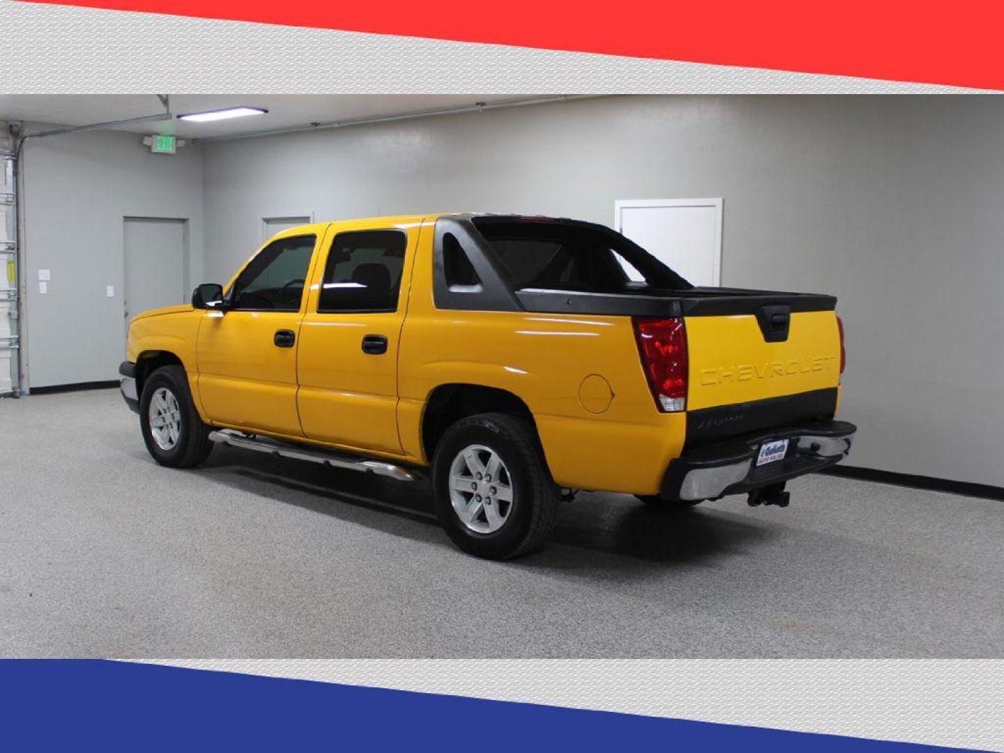 2003 Chevrolet Avalanche 1500 2WD (3GNEC13TX3G) with an 5.3L V8 OHV 16V engine, 4-Speed Automatic Overdrive transmission, located at 5170 N La Cholla Blvd, Tucson, AZ, 85705, (520) 989-0282, 32.228245, -111.011742 - 2003 Chevrolet Avalanche - Photo#4