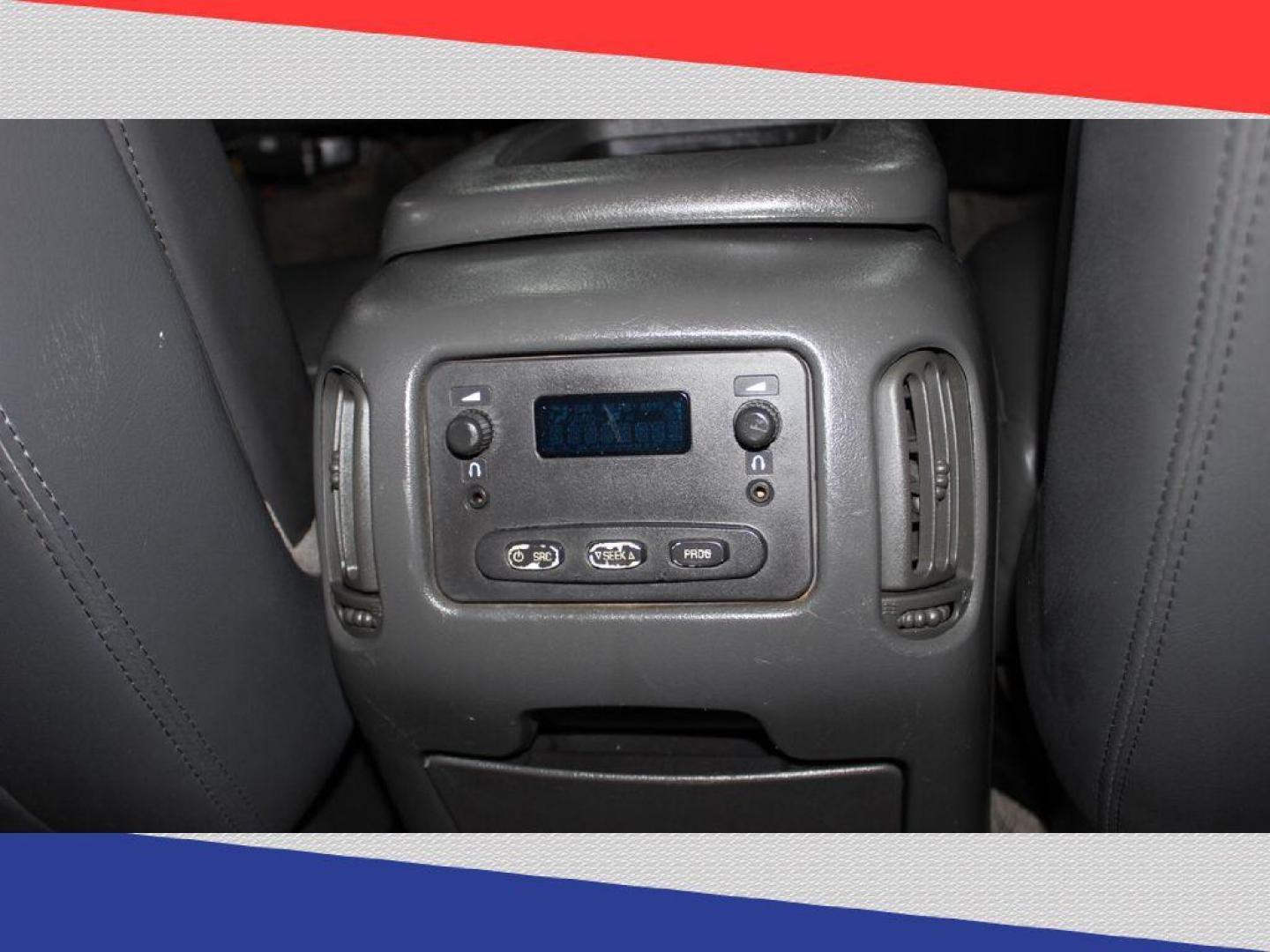 2003 Chevrolet Avalanche 1500 2WD (3GNEC13TX3G) with an 5.3L V8 OHV 16V engine, 4-Speed Automatic Overdrive transmission, located at 5170 N La Cholla Blvd, Tucson, AZ, 85705, (520) 989-0282, 32.228245, -111.011742 - 2003 Chevrolet Avalanche - Photo#21