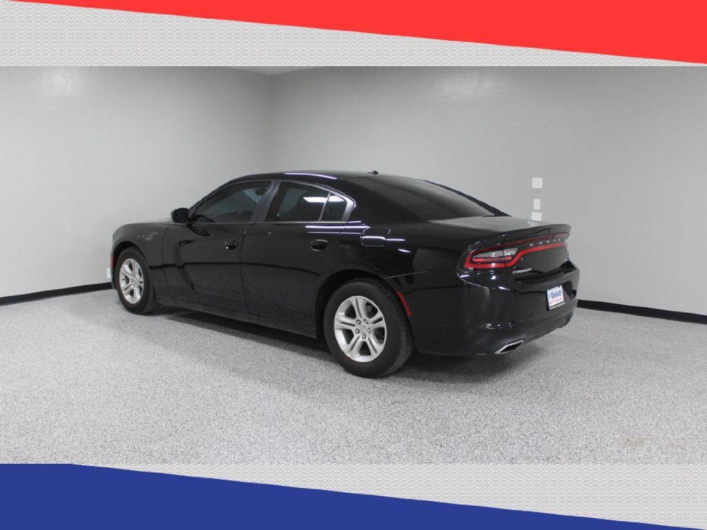 2018 Dodge Charger SE (2C3CDXBG5JH) with an 3.6L V6 DOHC 24V engine, 8A transmission, located at 5170 N La Cholla Blvd, Tucson, AZ, 85705, (520) 989-0282, 32.228245, -111.011742 - 2018 Dodge Charger - Photo#4