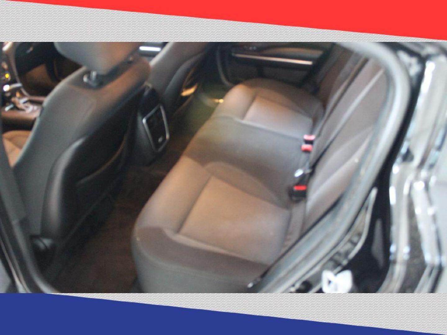 2018 Dodge Charger SE (2C3CDXBG5JH) with an 3.6L V6 DOHC 24V engine, 8A transmission, located at 5170 N La Cholla Blvd, Tucson, AZ, 85705, (520) 989-0282, 32.228245, -111.011742 - 2018 Dodge Charger - Photo#20