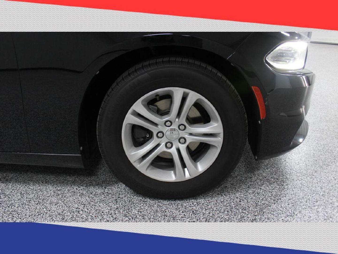2018 Dodge Charger SE (2C3CDXBG5JH) with an 3.6L V6 DOHC 24V engine, 8A transmission, located at 5170 N La Cholla Blvd, Tucson, AZ, 85705, (520) 989-0282, 32.228245, -111.011742 - 2018 Dodge Charger - Photo#38