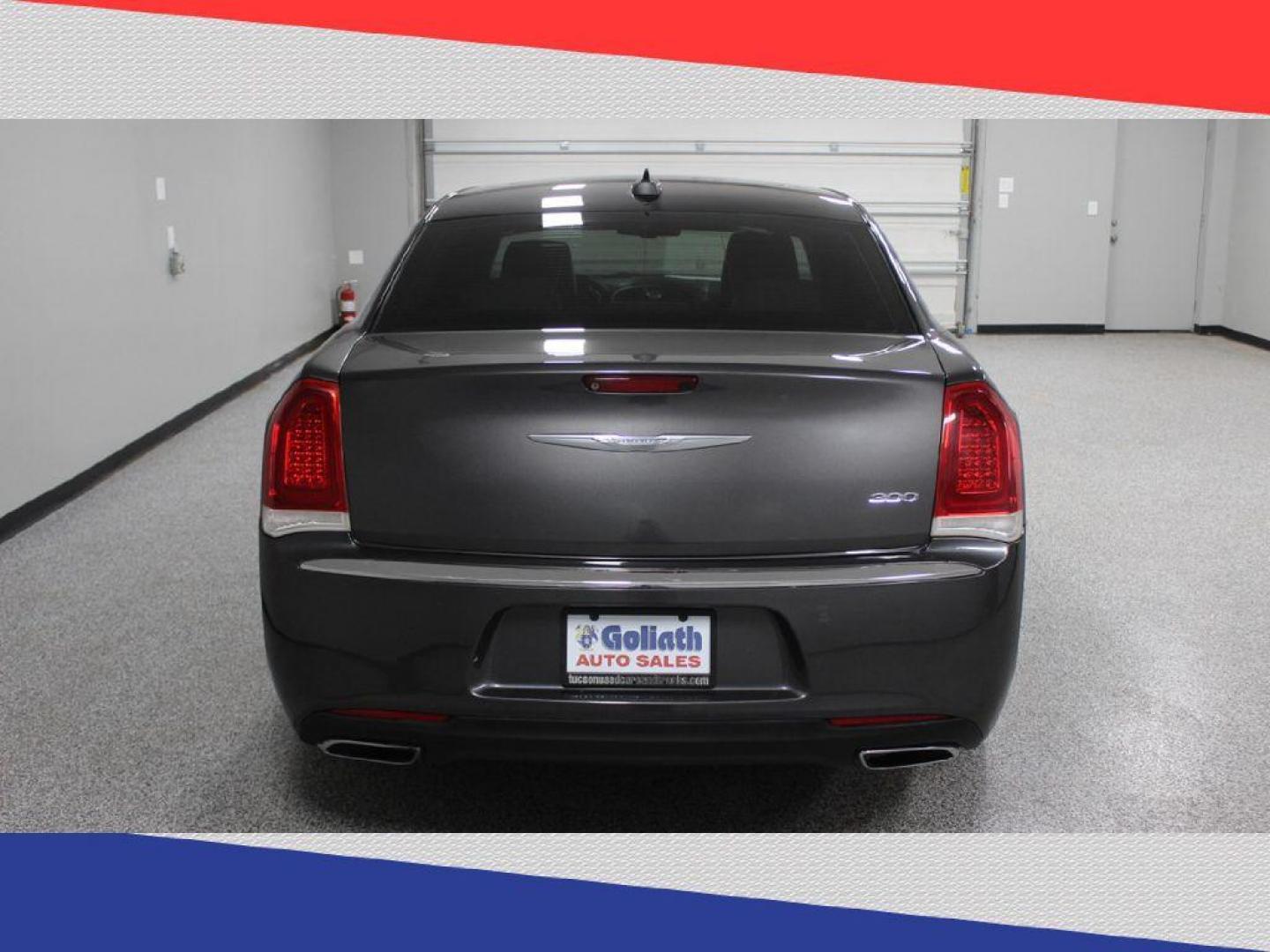 2018 Chrysler 300 C RWD (2C3CCAEG1JH) with an 3.6L V6 SOHC 24V engine, 8A transmission, located at 5170 N La Cholla Blvd, Tucson, AZ, 85705, (520) 989-0282, 32.228245, -111.011742 - 2018 Chrysler 300 - Photo#3