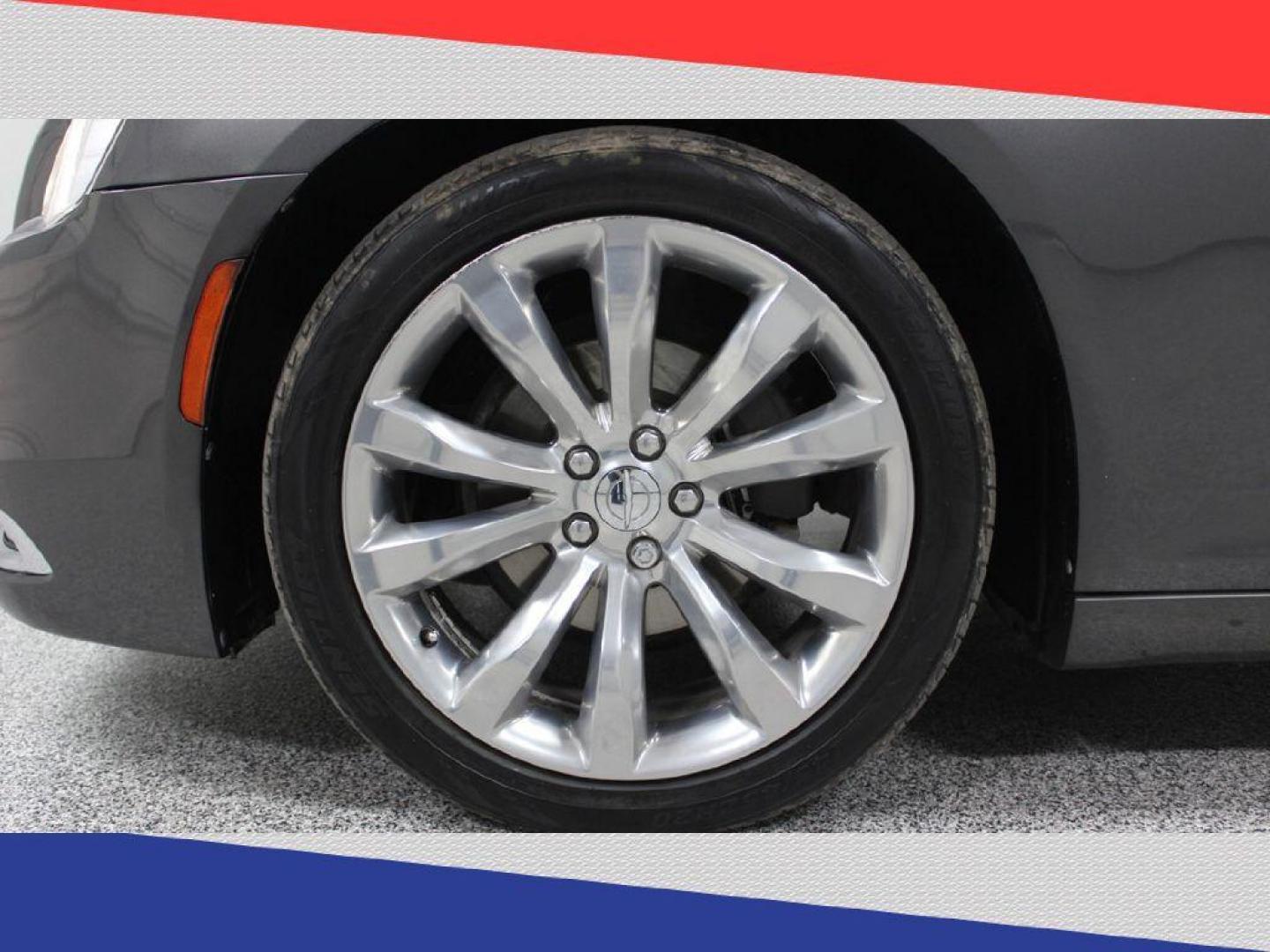2018 Chrysler 300 C RWD (2C3CCAEG1JH) with an 3.6L V6 SOHC 24V engine, 8A transmission, located at 5170 N La Cholla Blvd, Tucson, AZ, 85705, (520) 989-0282, 32.228245, -111.011742 - 2018 Chrysler 300 - Photo#37
