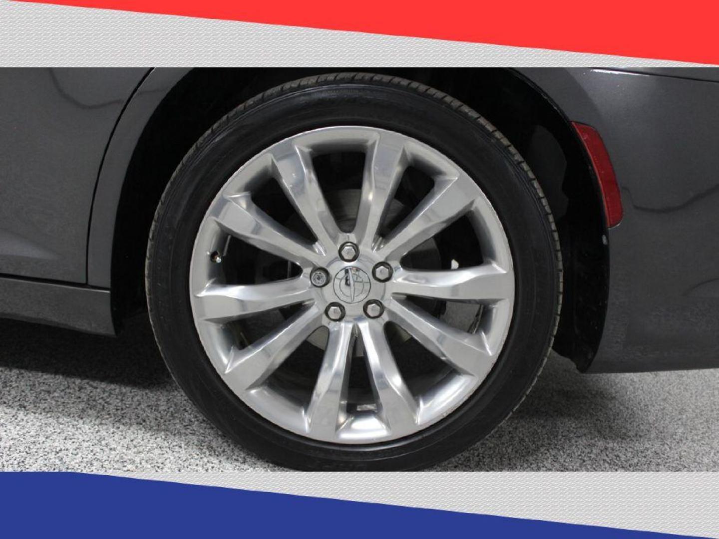 2018 Chrysler 300 C RWD (2C3CCAEG1JH) with an 3.6L V6 SOHC 24V engine, 8A transmission, located at 5170 N La Cholla Blvd, Tucson, AZ, 85705, (520) 989-0282, 32.228245, -111.011742 - 2018 Chrysler 300 - Photo#38