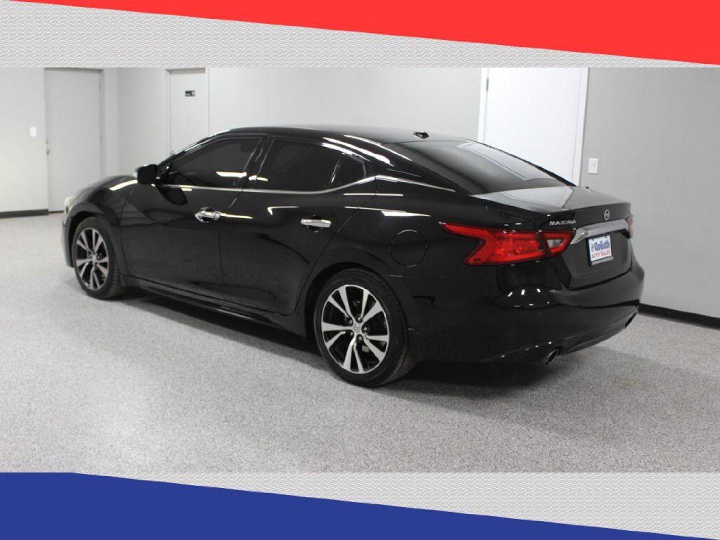 2018 Nissan Maxima 3.5 SV (1N4AA6AP2JC) with an 3.5L V6 DOHC 24V engine, CVT transmission, located at 5170 N La Cholla Blvd, Tucson, AZ, 85705, (520) 989-0282, 32.228245, -111.011742 - 2018 Nissan Maxima - Photo#4