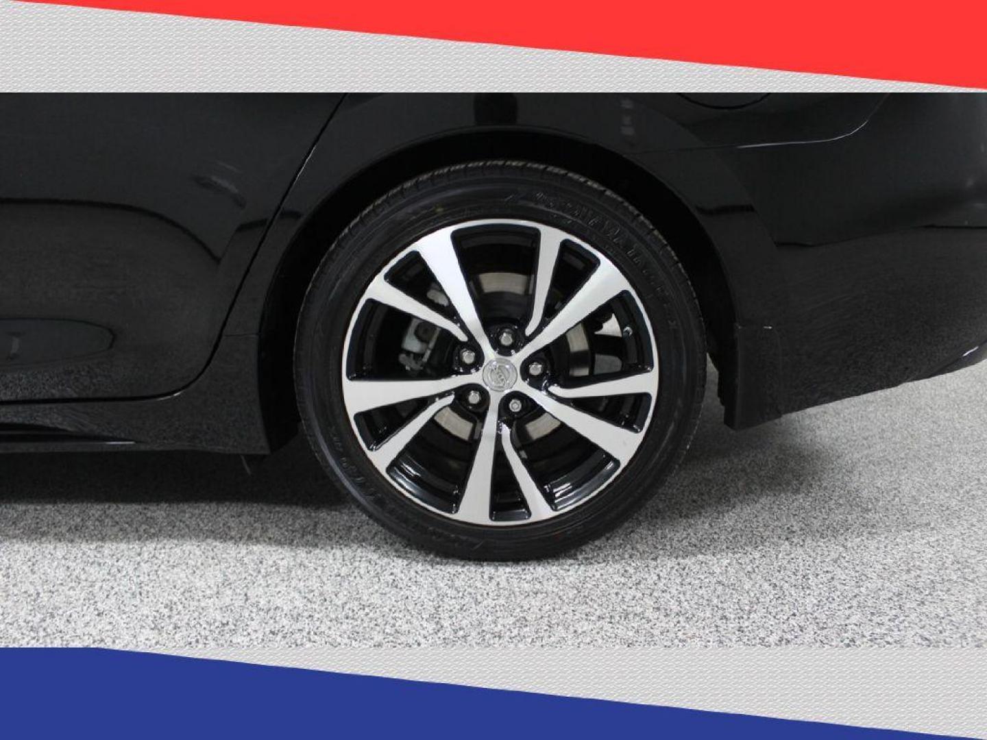 2018 Nissan Maxima 3.5 SV (1N4AA6AP2JC) with an 3.5L V6 DOHC 24V engine, CVT transmission, located at 5170 N La Cholla Blvd, Tucson, AZ, 85705, (520) 989-0282, 32.228245, -111.011742 - 2018 Nissan Maxima - Photo#32