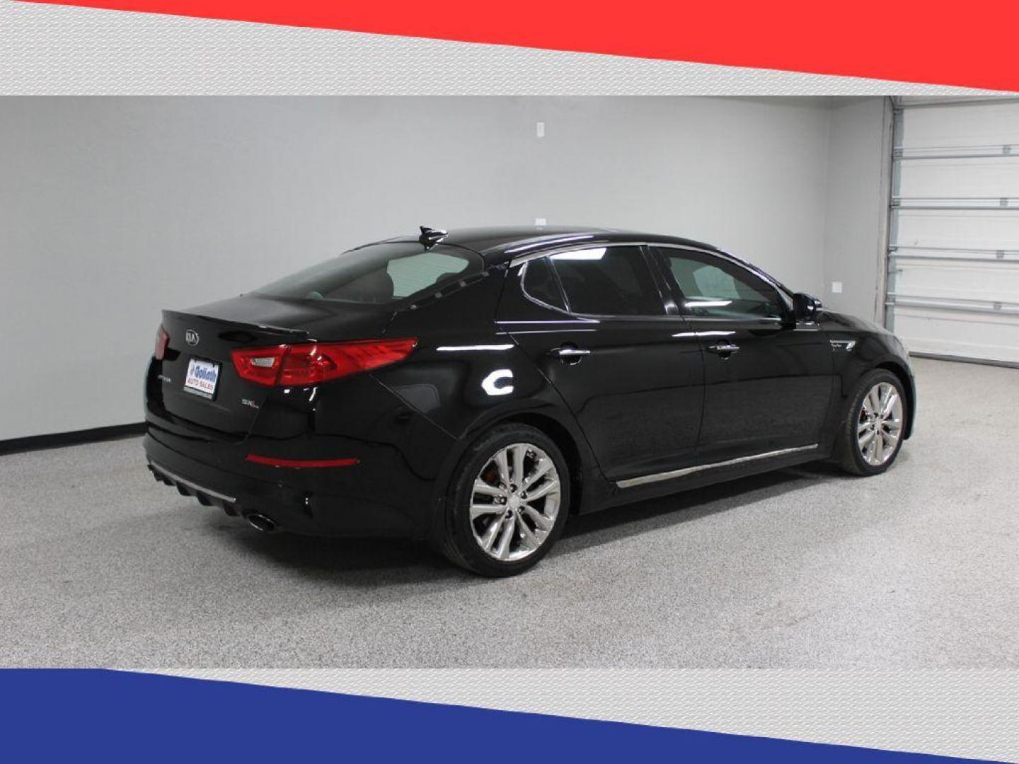 2015 Kia Optima SX Turbo (5XXGR4A61FG) with an 2.0L L4 DOHC 16V TURBO engine, 6-Speed Automatic transmission, located at 5170 N La Cholla Blvd, Tucson, AZ, 85705, (520) 989-0282, 32.228245, -111.011742 - 2015 Kia Optima - Photo#2