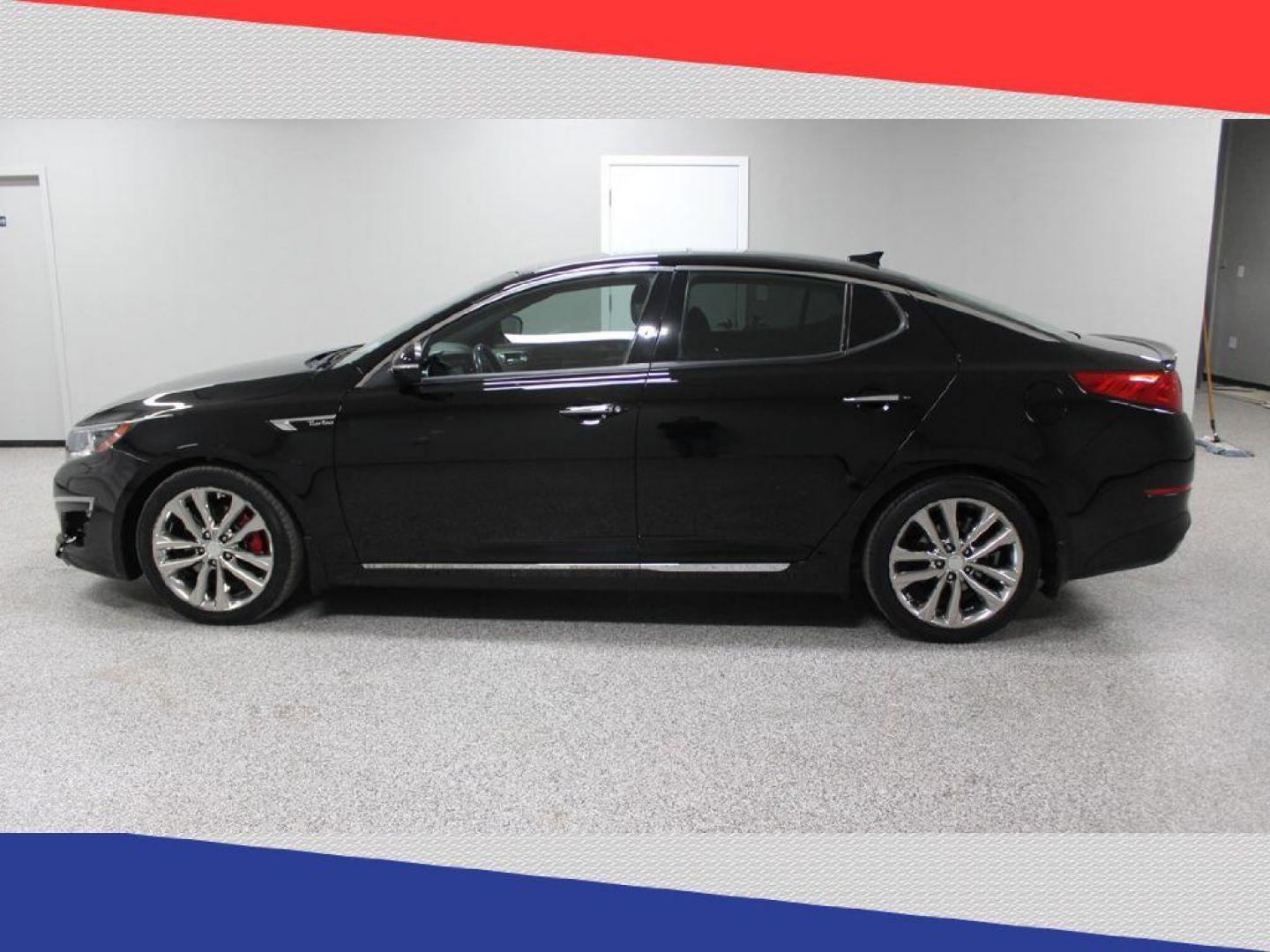 2015 Kia Optima SX Turbo (5XXGR4A61FG) with an 2.0L L4 DOHC 16V TURBO engine, 6-Speed Automatic transmission, located at 5170 N La Cholla Blvd, Tucson, AZ, 85705, (520) 989-0282, 32.228245, -111.011742 - 2015 Kia Optima - Photo#5