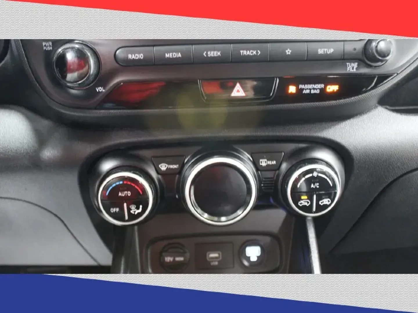 2020 Hyundai Venue SEL (KMHRC8A34LU) with an 1.6L L4 DOHC 16V engine, 6A transmission, located at 5170 N La Cholla Blvd, Tucson, AZ, 85705, (520) 989-0282, 32.228245, -111.011742 - 2020 Hyundai Venue - Photo#19