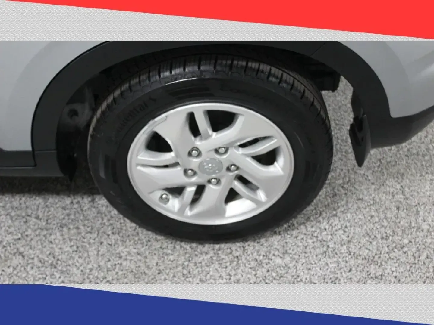 2020 Hyundai Venue SEL (KMHRC8A34LU) with an 1.6L L4 DOHC 16V engine, 6A transmission, located at 5170 N La Cholla Blvd, Tucson, AZ, 85705, (520) 989-0282, 32.228245, -111.011742 - 2020 Hyundai Venue - Photo#39