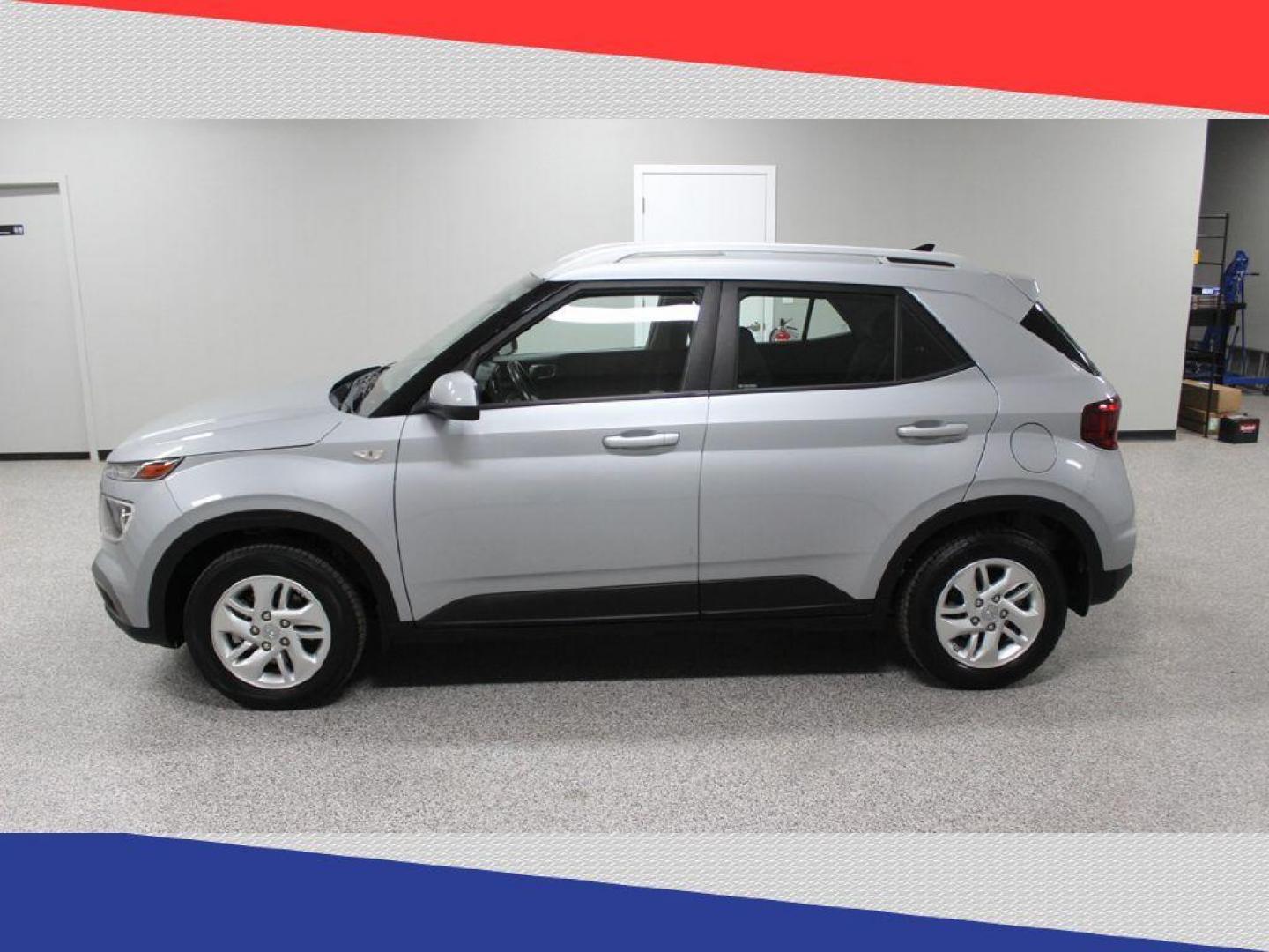 2020 Hyundai Venue SEL (KMHRC8A34LU) with an 1.6L L4 DOHC 16V engine, 6A transmission, located at 5170 N La Cholla Blvd, Tucson, AZ, 85705, (520) 989-0282, 32.228245, -111.011742 - 2020 Hyundai Venue - Photo#5