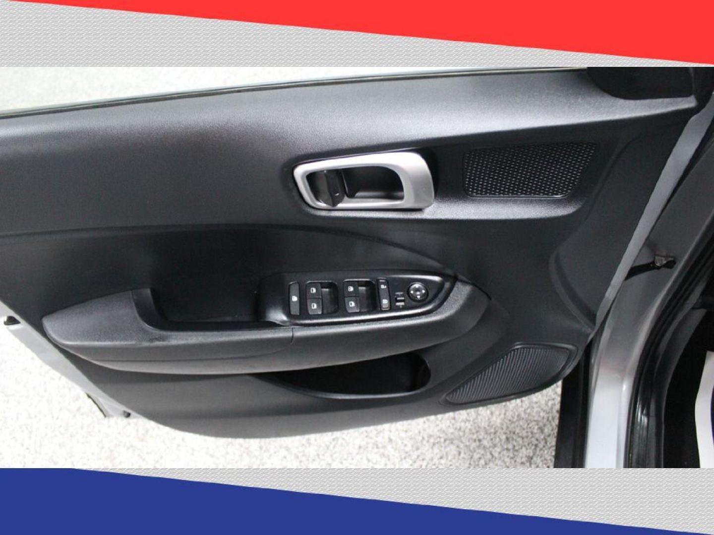 2020 Hyundai Venue SEL (KMHRC8A34LU) with an 1.6L L4 DOHC 16V engine, 6A transmission, located at 5170 N La Cholla Blvd, Tucson, AZ, 85705, (520) 989-0282, 32.228245, -111.011742 - 2020 Hyundai Venue - Photo#12