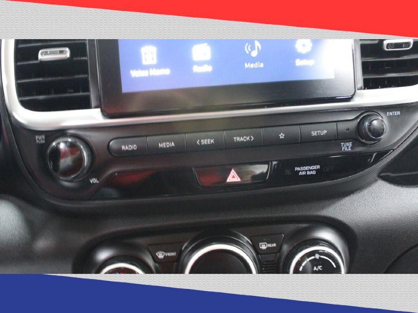 2020 Hyundai Venue SEL (KMHRC8A34LU) with an 1.6L L4 DOHC 16V engine, 6A transmission, located at 5170 N La Cholla Blvd, Tucson, AZ, 85705, (520) 989-0282, 32.228245, -111.011742 - 2020 Hyundai Venue - Photo#18
