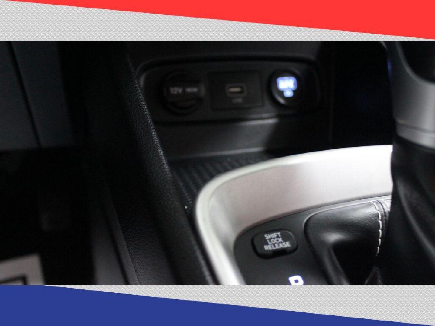2020 Hyundai Venue SEL (KMHRC8A34LU) with an 1.6L L4 DOHC 16V engine, 6A transmission, located at 5170 N La Cholla Blvd, Tucson, AZ, 85705, (520) 989-0282, 32.228245, -111.011742 - 2020 Hyundai Venue - Photo#22