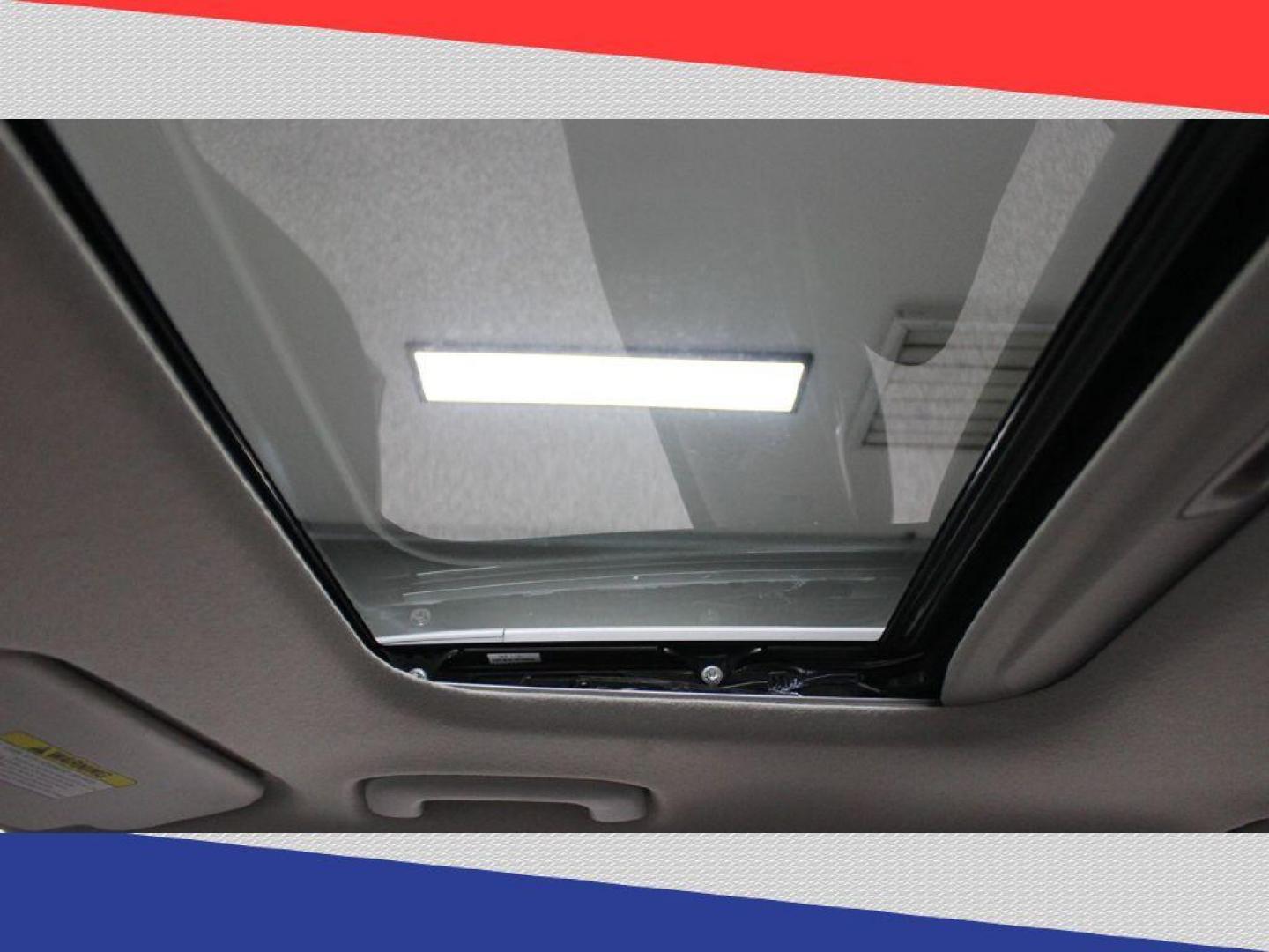 2020 Hyundai Venue SEL (KMHRC8A34LU) with an 1.6L L4 DOHC 16V engine, 6A transmission, located at 5170 N La Cholla Blvd, Tucson, AZ, 85705, (520) 989-0282, 32.228245, -111.011742 - 2020 Hyundai Venue - Photo#25